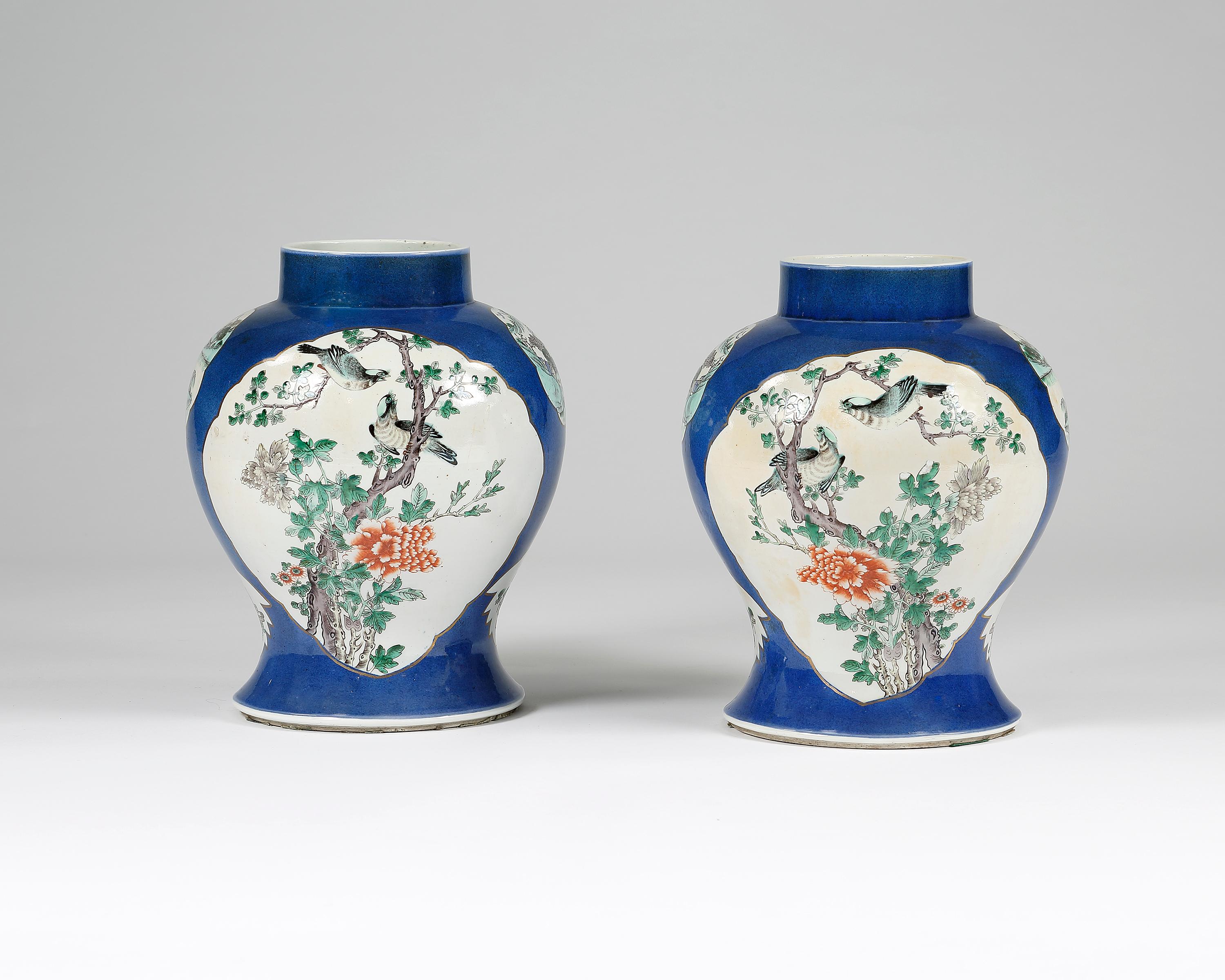 19th Century Pair of Chinese Porcelain Lamps For Sale 1