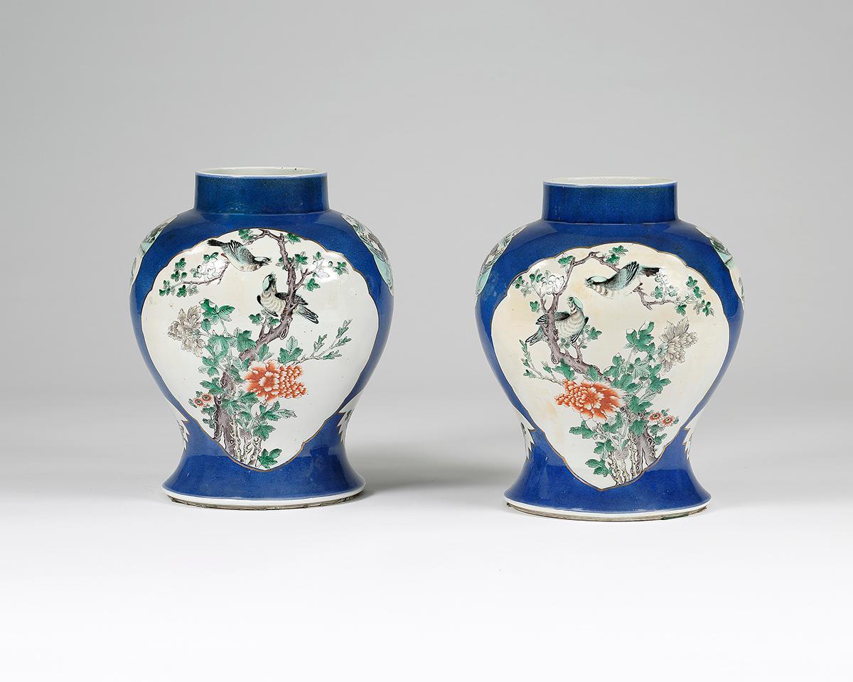 19th Century Pair of Chinese Porcelain Lamps For Sale 4