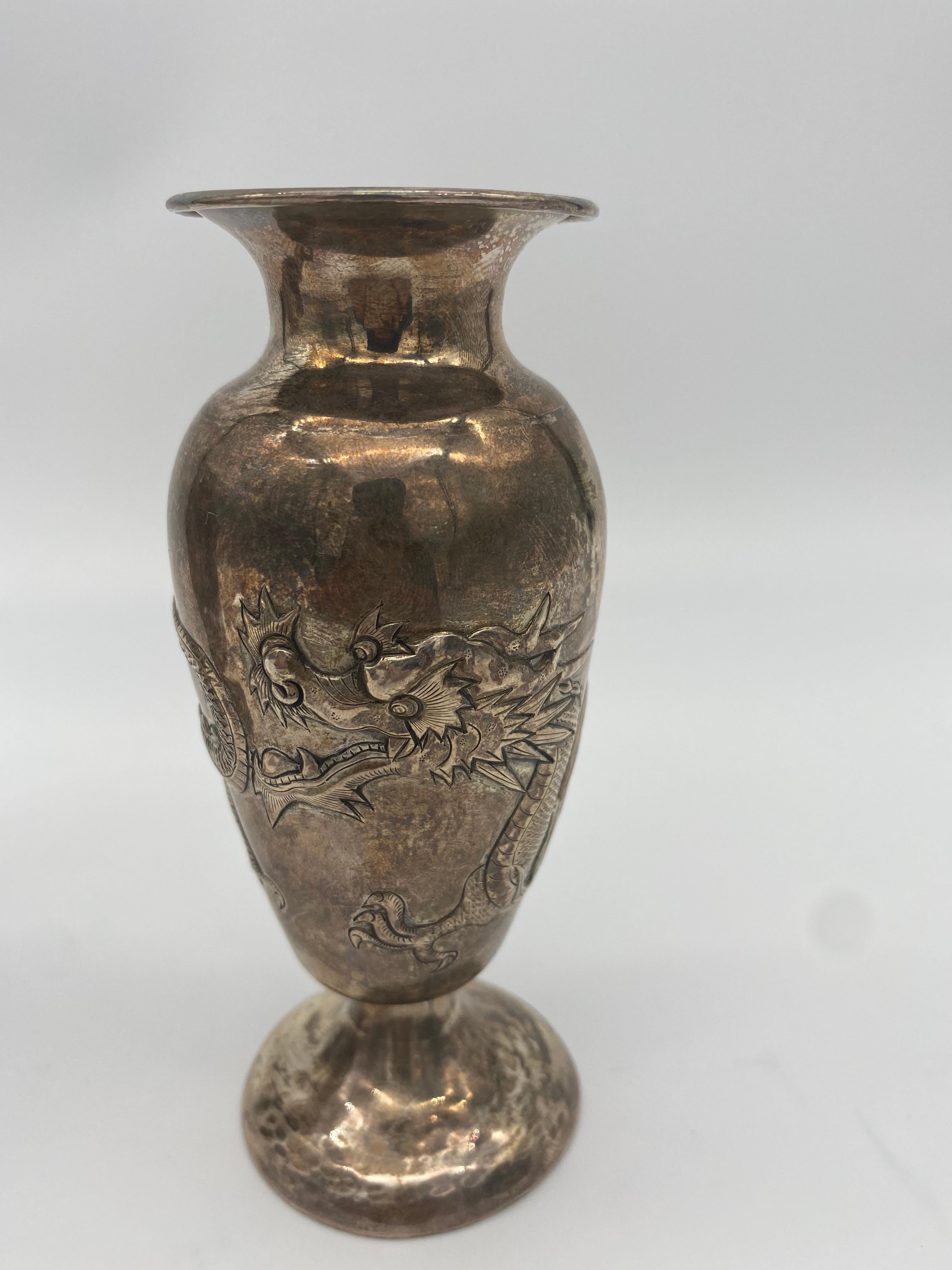 Early 19th century pair of Chinese silver vases decorated with four-clawed dragons. Derived from the period of the Qing dynasty with Chinese marks on the bottom. Weight: 200 grams.