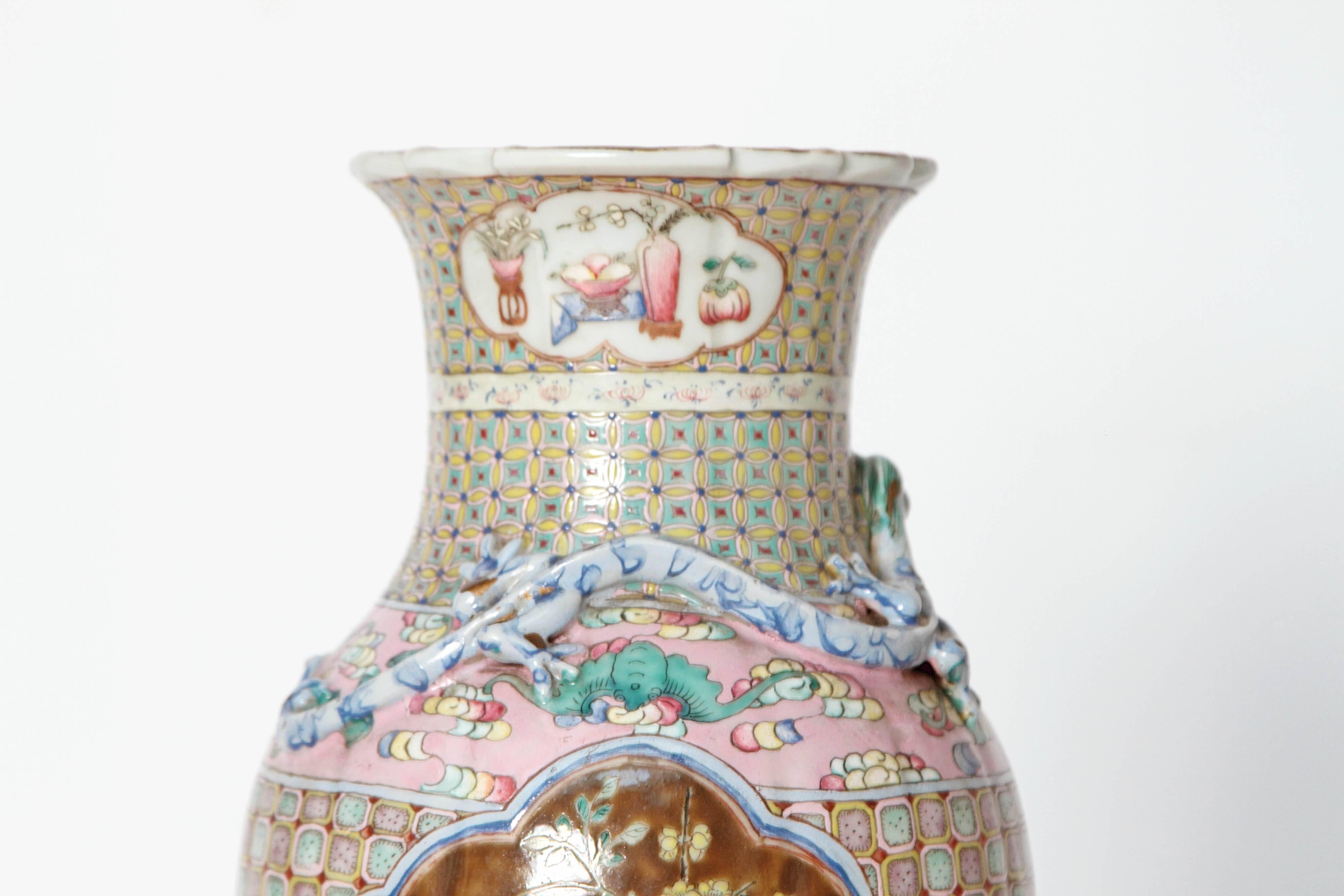 19th Century Pair of Chinese Vases 4