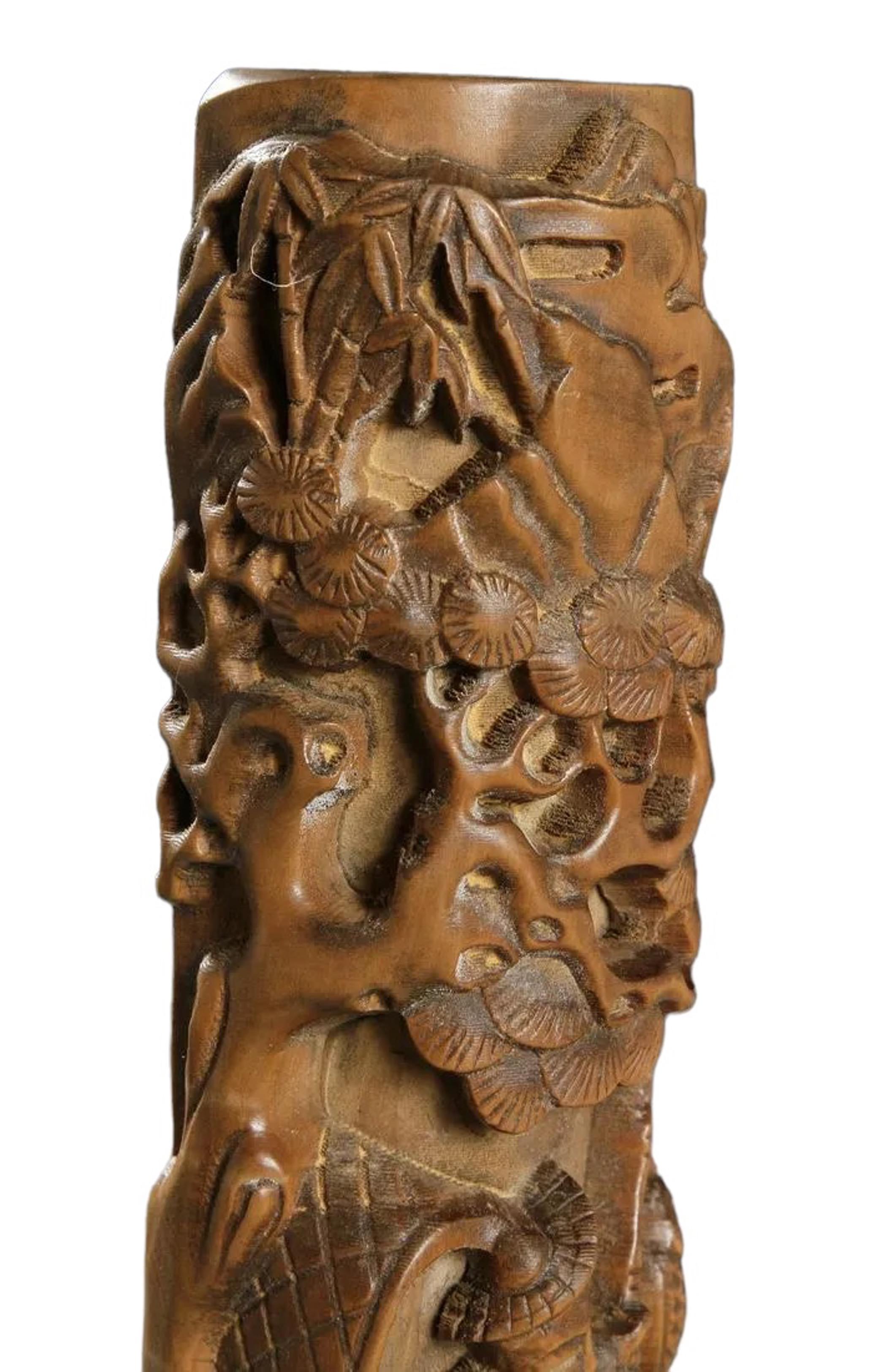 Hand-Carved Early 20th Century Pair of Chinese Wood Carving Sculptures For Sale