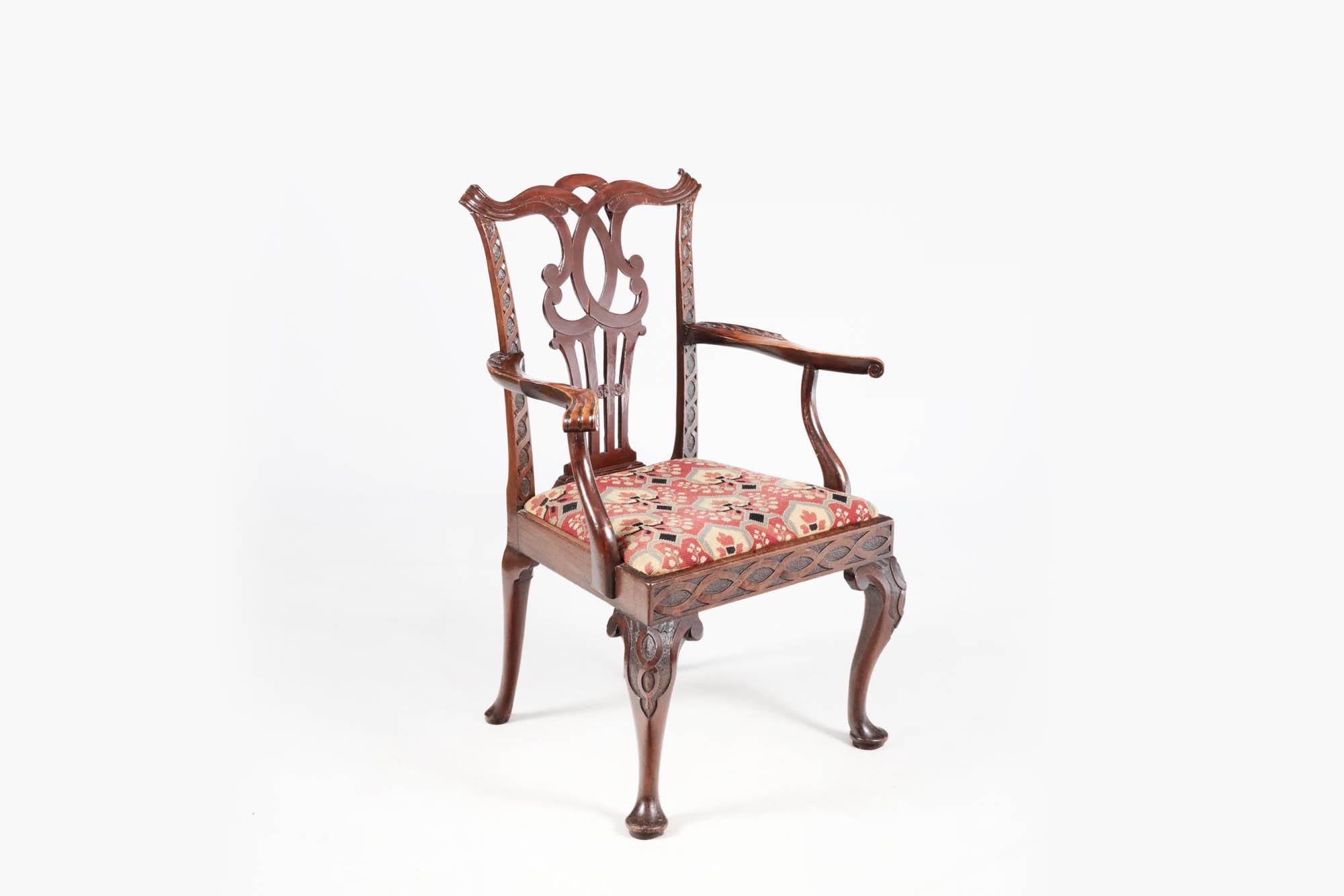 Georgian 19th Century Pair of Chippendale Carver Chairs For Sale