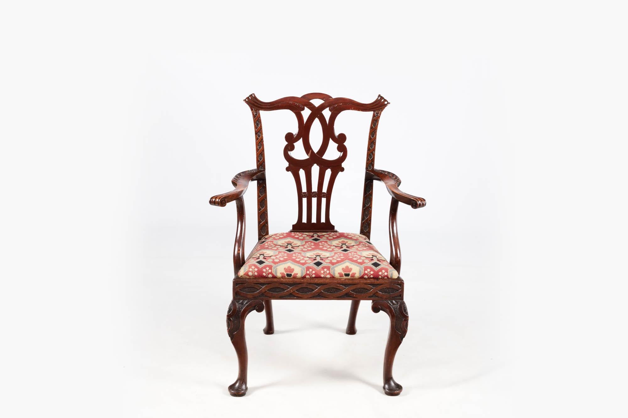Carved 19th Century Pair of Chippendale Carver Chairs For Sale