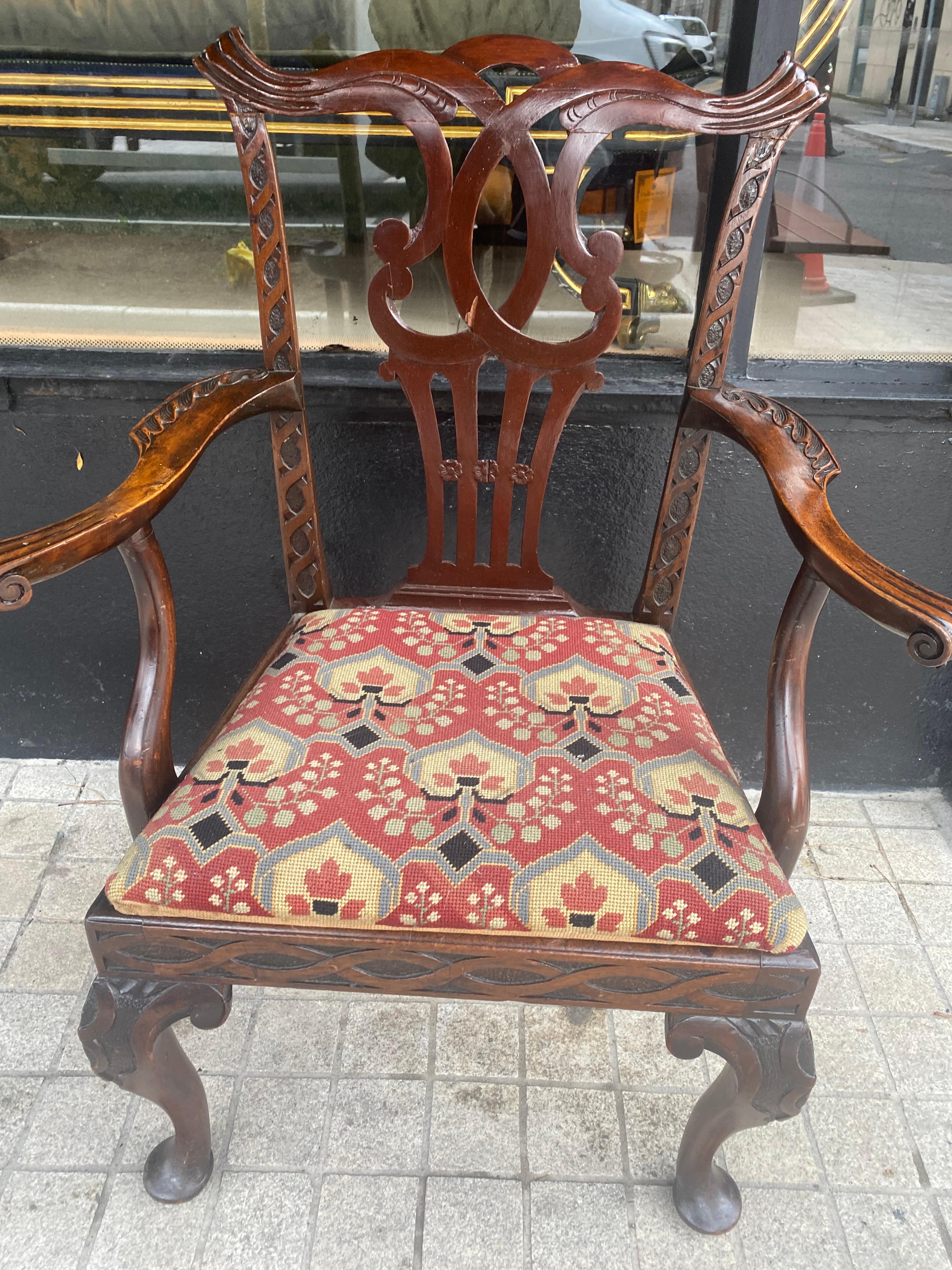 19th Century Pair of Chippendale Carver Chairs In Excellent Condition For Sale In Dublin 8, IE