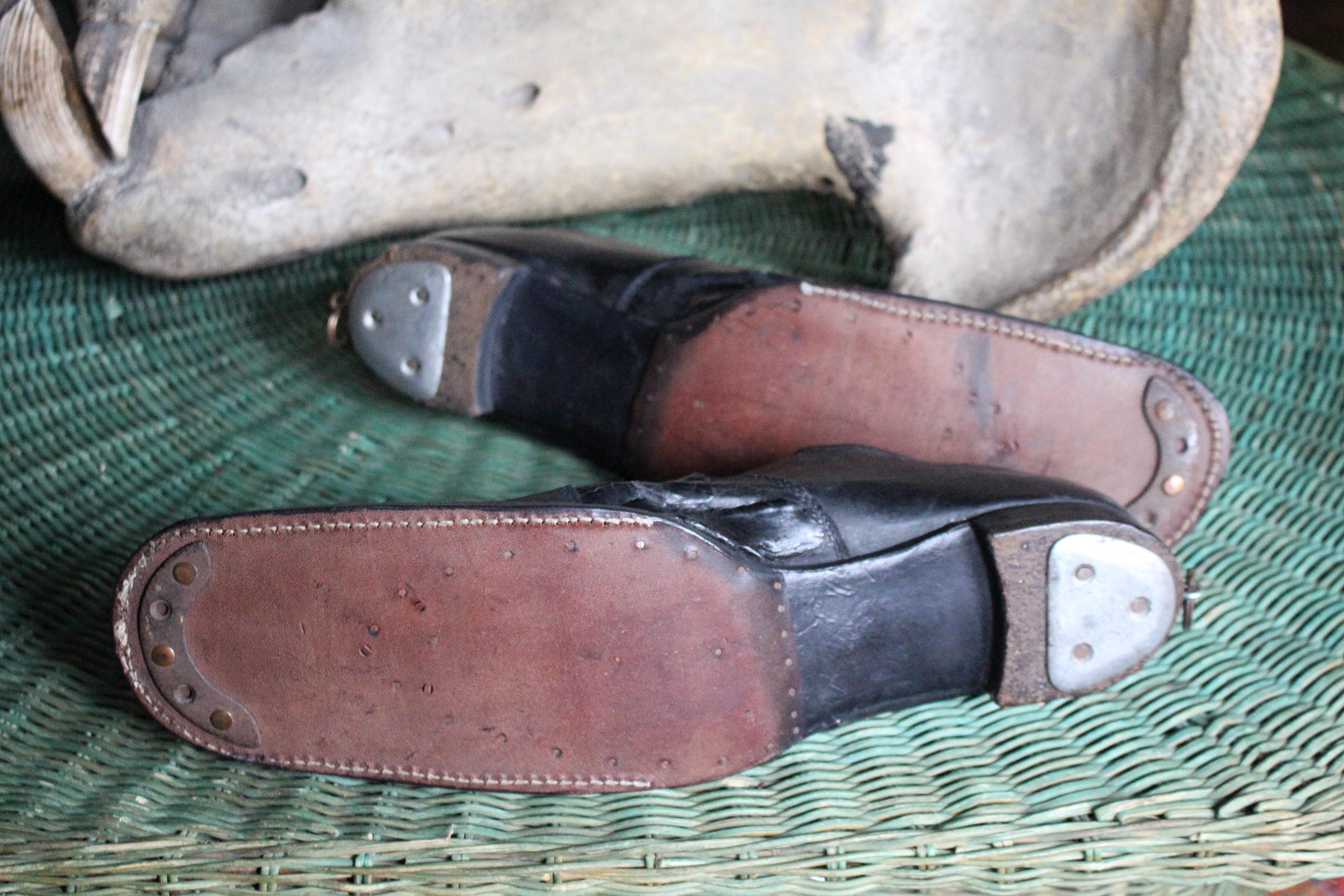 Coppia di scarpe da tip tap in pelle da clown del XIX secolo Dan Leno, George Wild Galvin in vendita 5