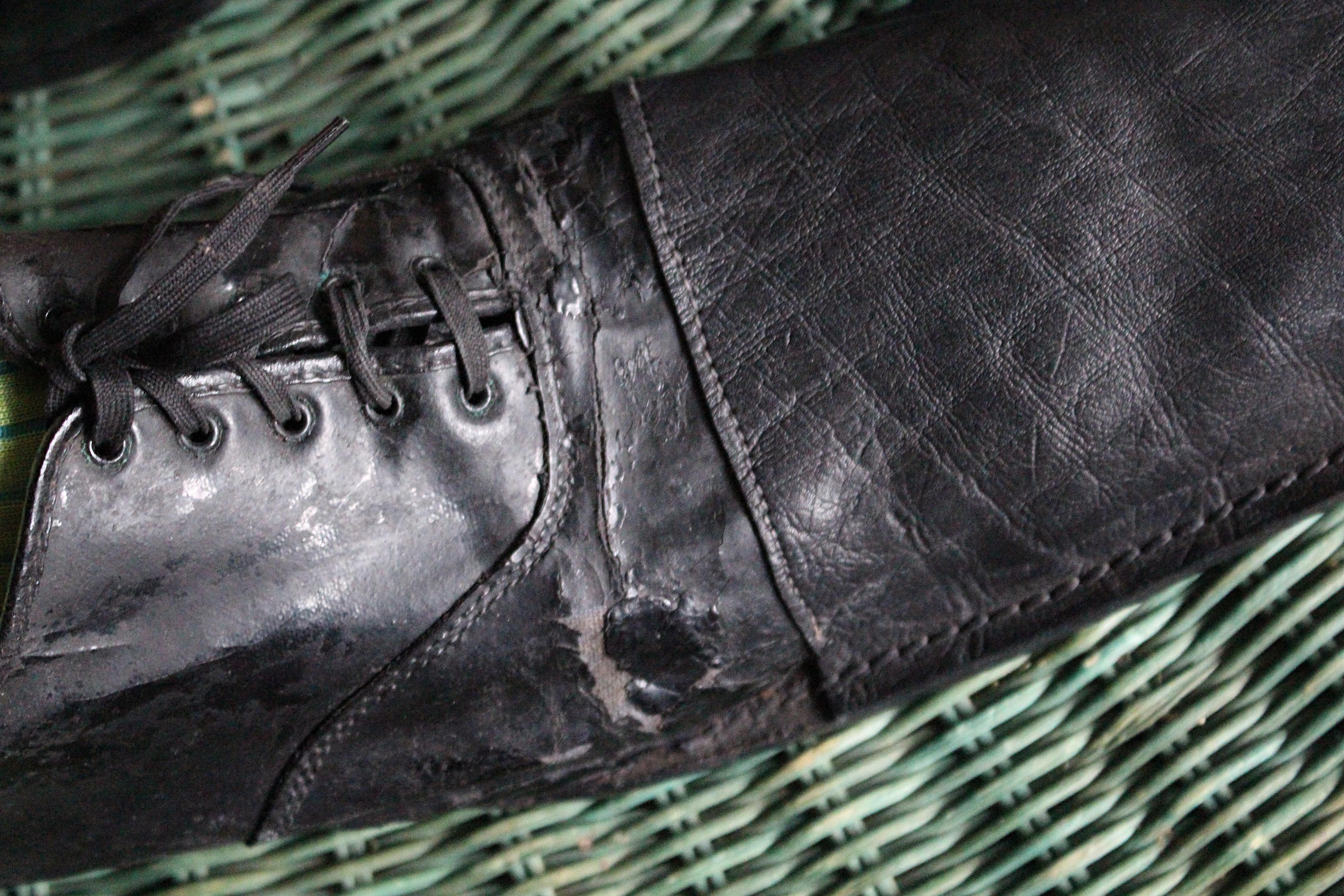 Coppia di scarpe da tip tap in pelle da clown del XIX secolo Dan Leno, George Wild Galvin In condizioni buone in vendita a Lowestoft, GB