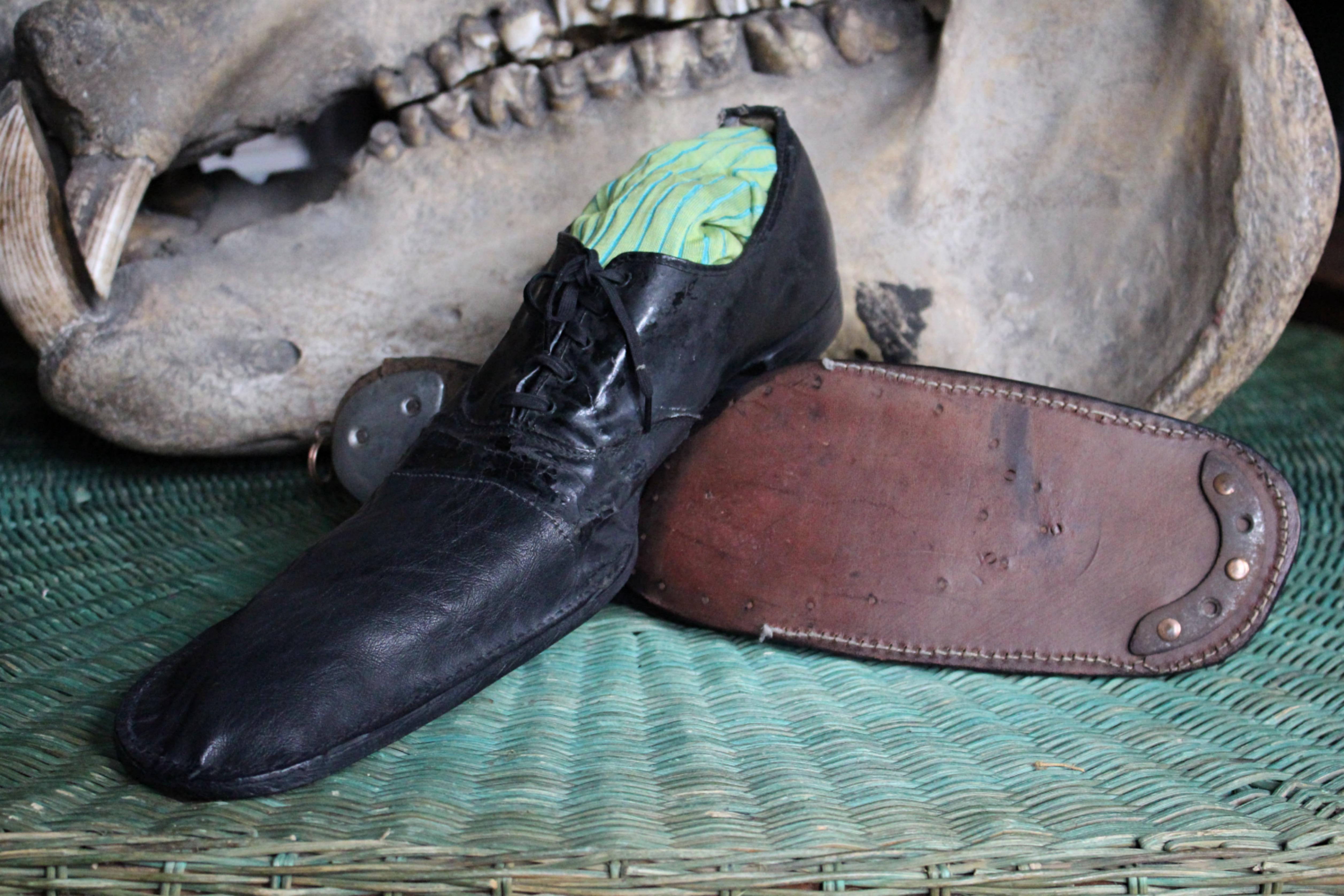 Coppia di scarpe da tip tap in pelle da clown del XIX secolo Dan Leno, George Wild Galvin in vendita 2