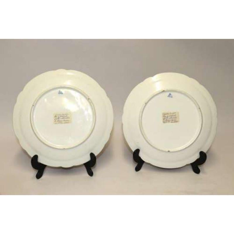 Peint à la main Paire d'assiettes de cabinet de Coalport du 19ème siècle attribuées à Thomas Dickson en vente