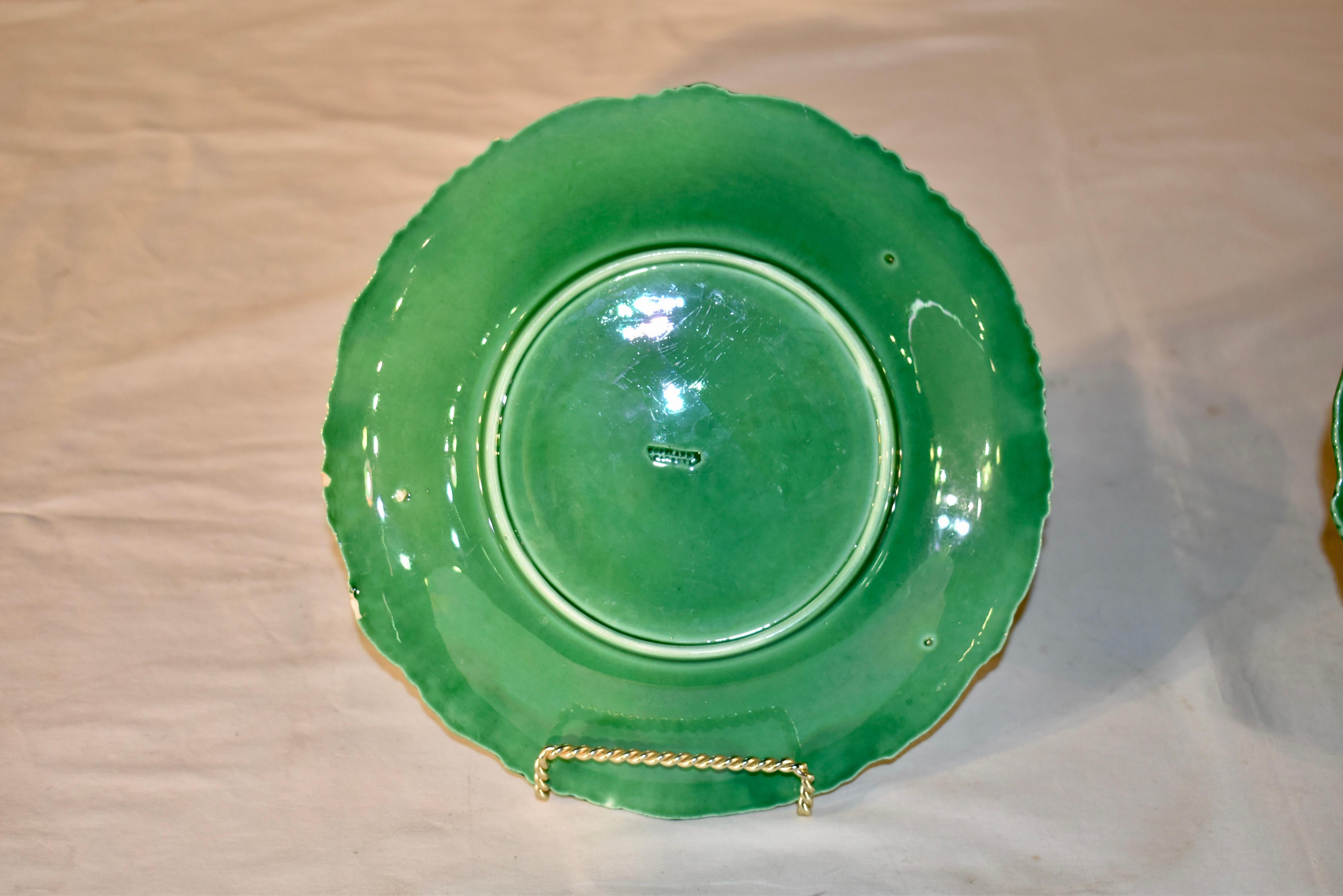 19. Jahrhundert Paar Copeland & Garrett Majolika-Teller im Zustand „Gut“ im Angebot in High Point, NC