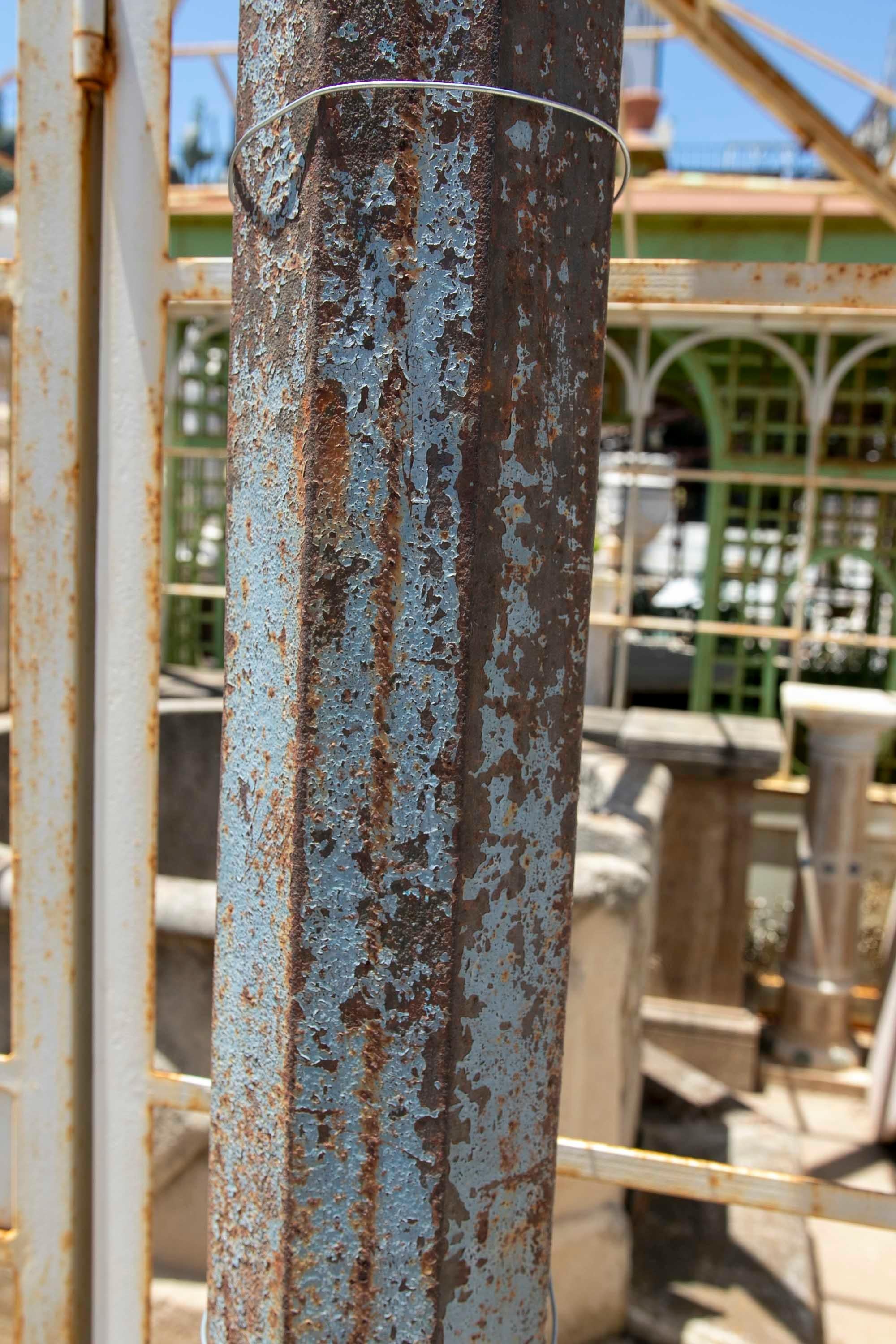 19th Century Pair of Decorative Cast Iron Columns with their Original Painting For Sale 5