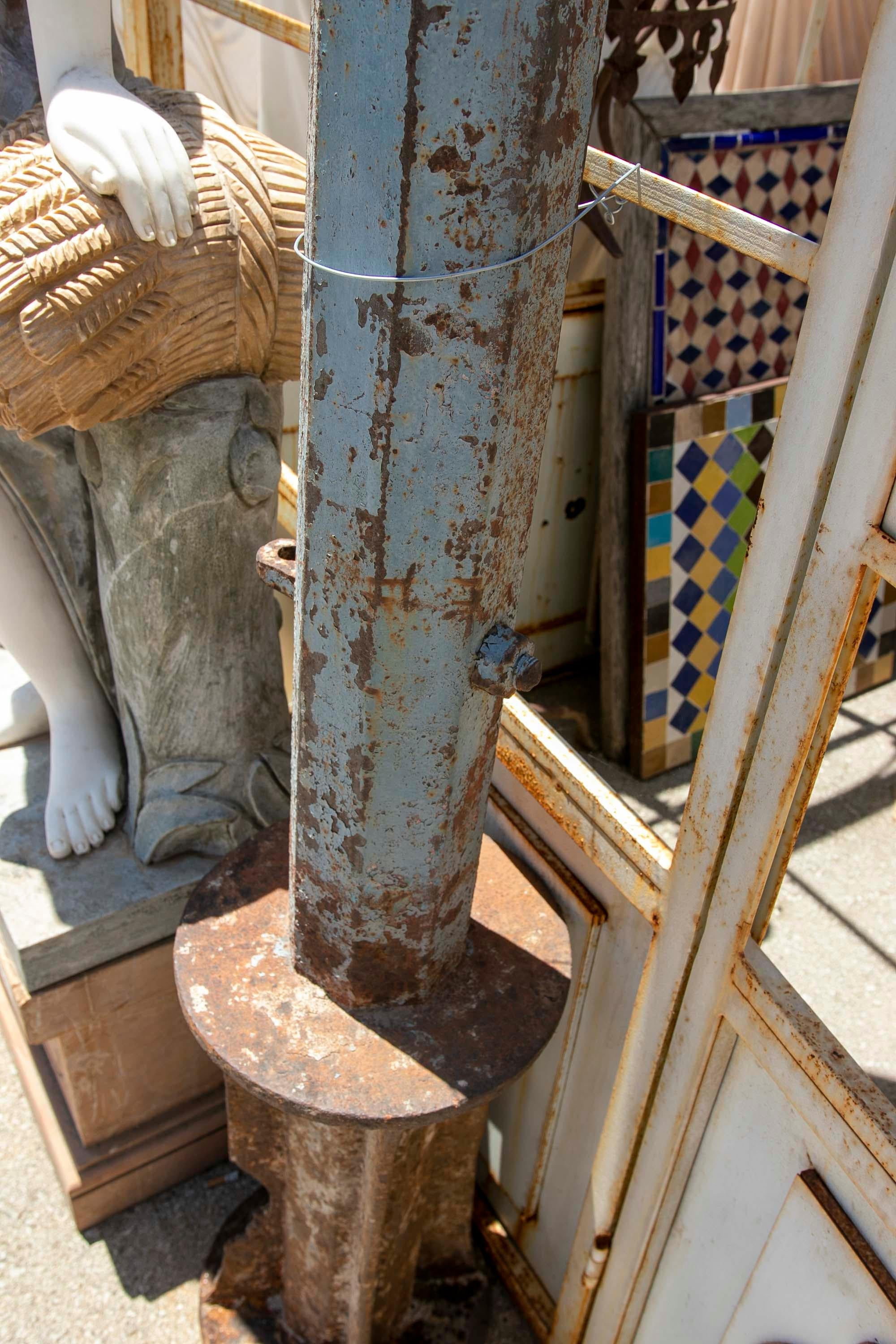 19th Century Pair of Decorative Cast Iron Columns with their Original Painting For Sale 10
