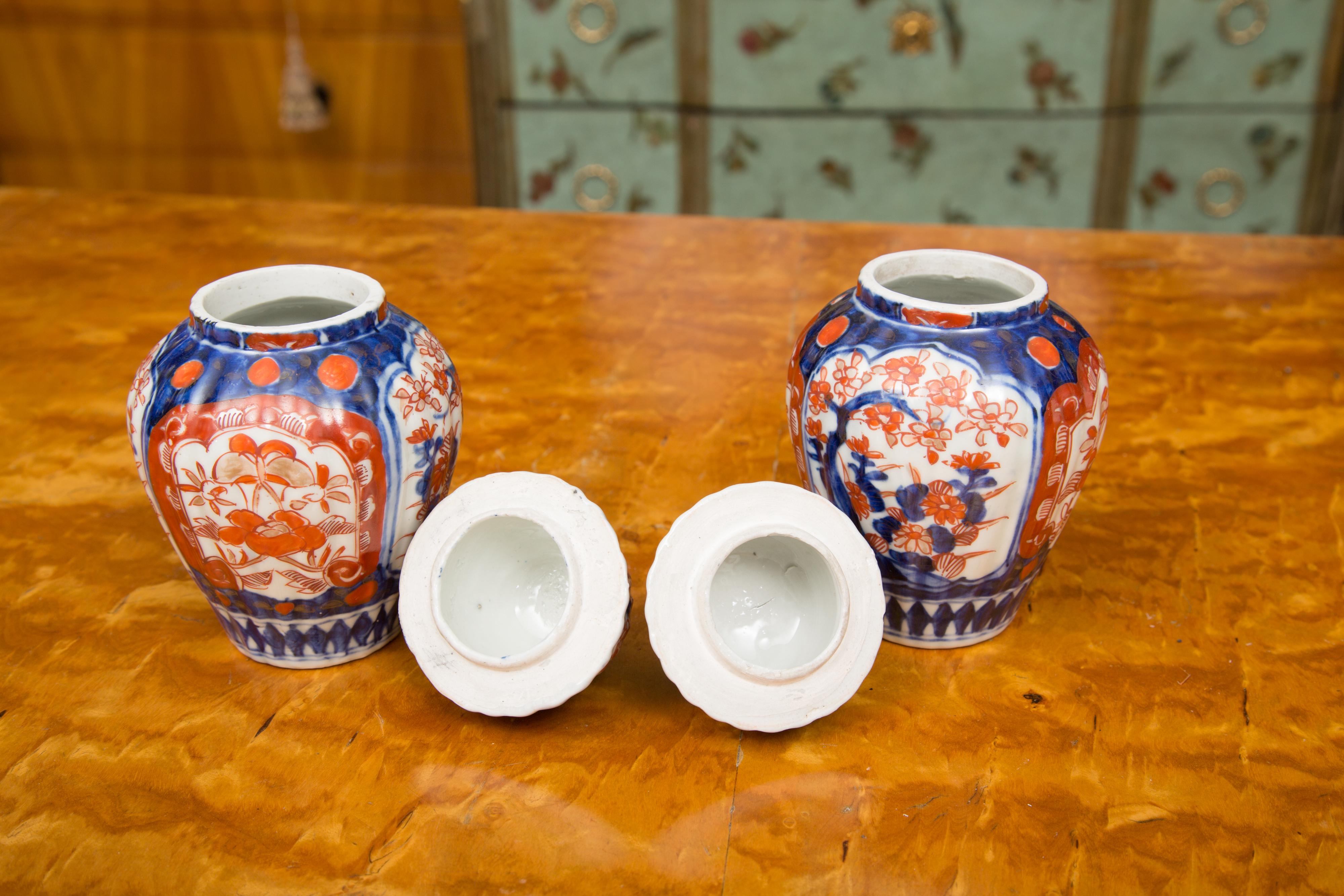 Anglo-Japanese 19th Century Pair of Diminutive Imari Lidded Urns For Sale