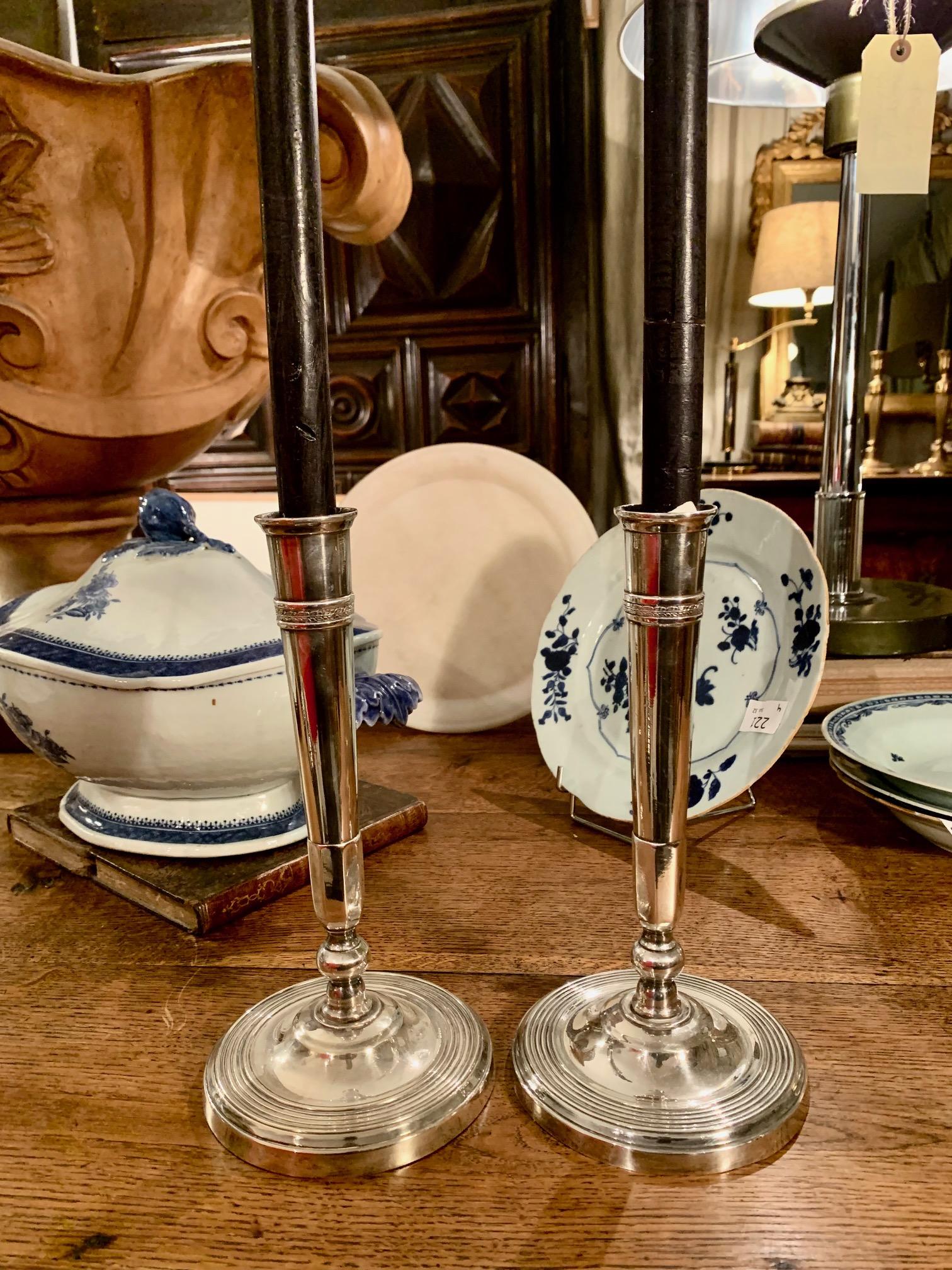 Paar Directoire-Silber-Metallschranks aus dem 19. Jahrhundert
 Directoire-Kerzenständer aus Bronze im Angebot 5