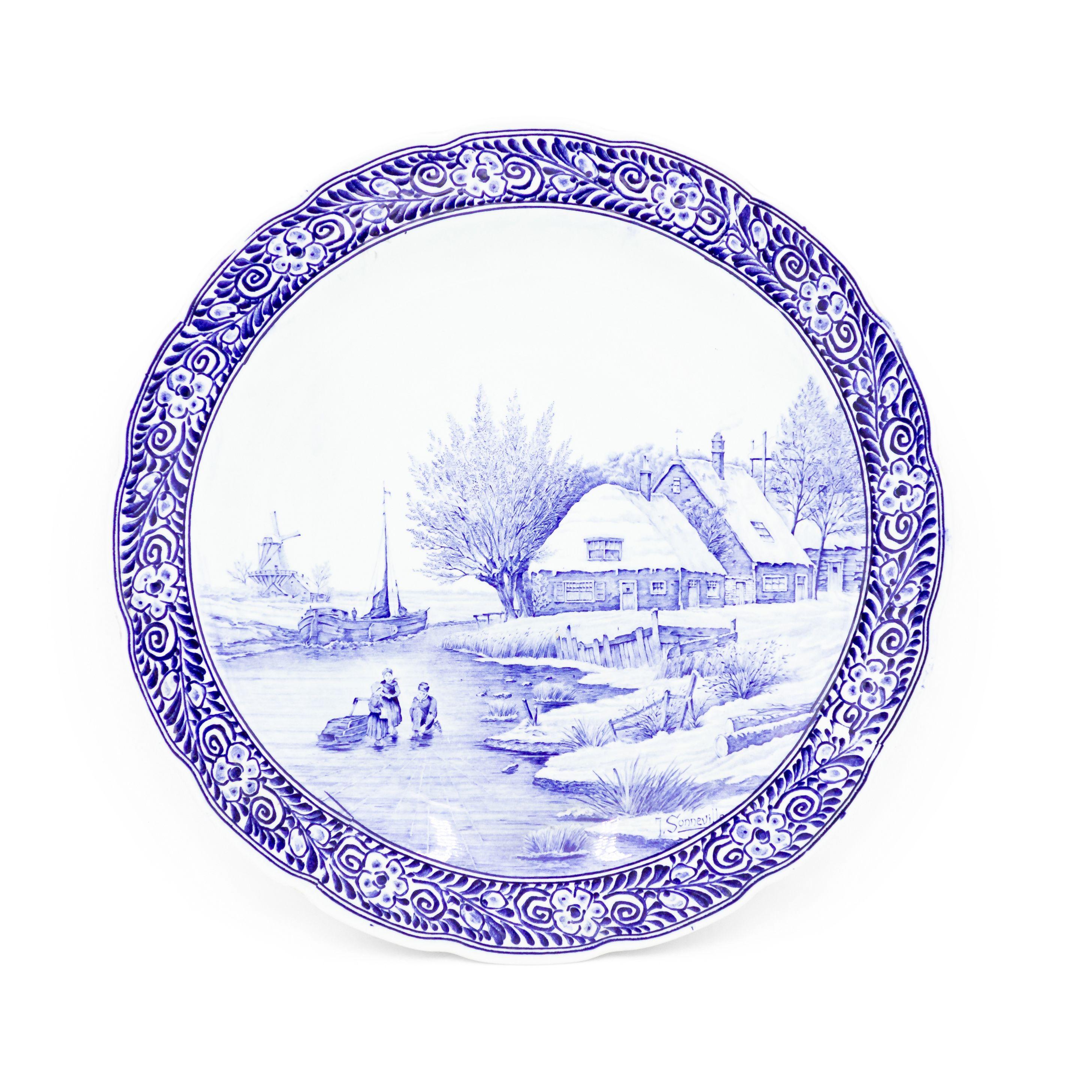19th Century Pair of Dutch Porcelain Landscape Charger Plates For Sale 1