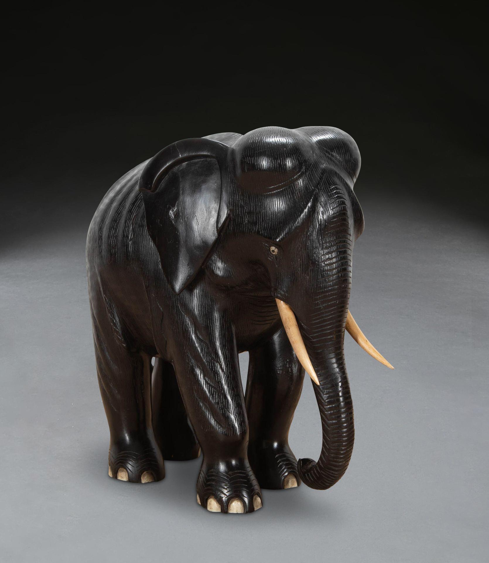 Paire d'éléphants en ébène du 19ème siècle Bon état - En vente à Shipston-On-Stour, GB