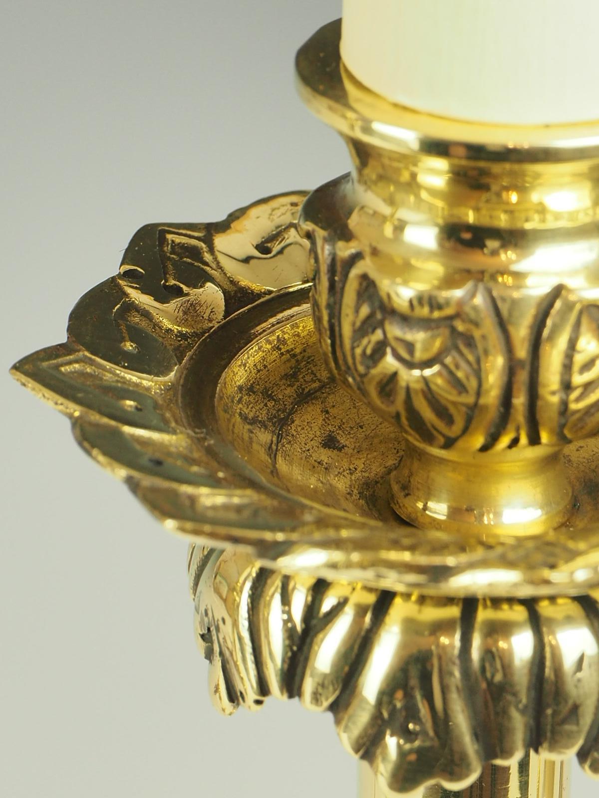 19th Century Pair of Elegant Brass Candlestick Lamps On Tri-form Lion Claws Feet For Sale 8