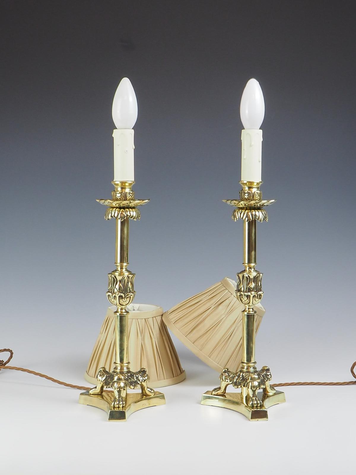 19th Century Pair of Elegant Brass Candlestick Lamps On Tri-form Lion Claws Feet In Good Condition For Sale In Lincoln, GB