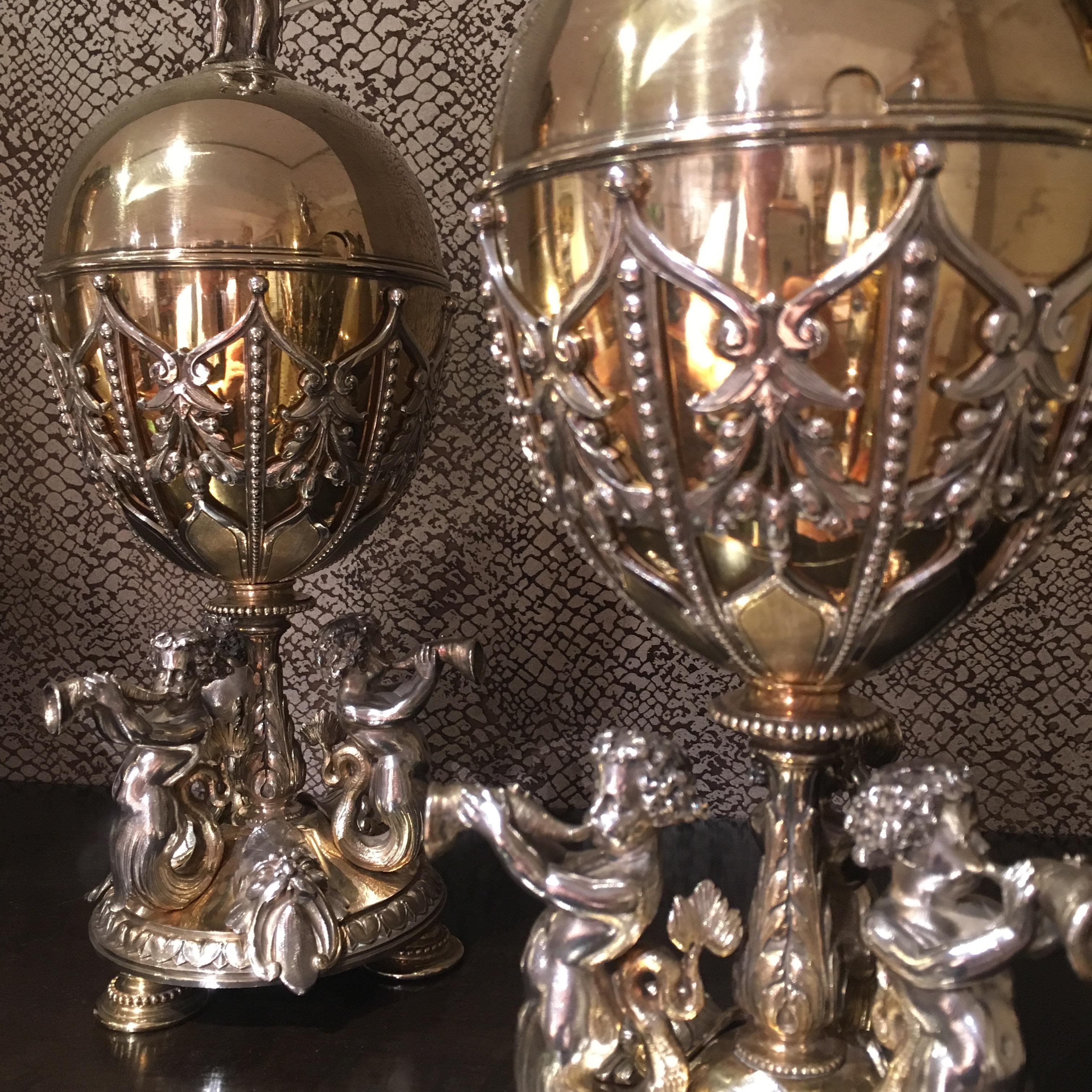 19th Century Pair of Elkington & Company Silver Plated Lidded Chalices In Excellent Condition For Sale In London, GB