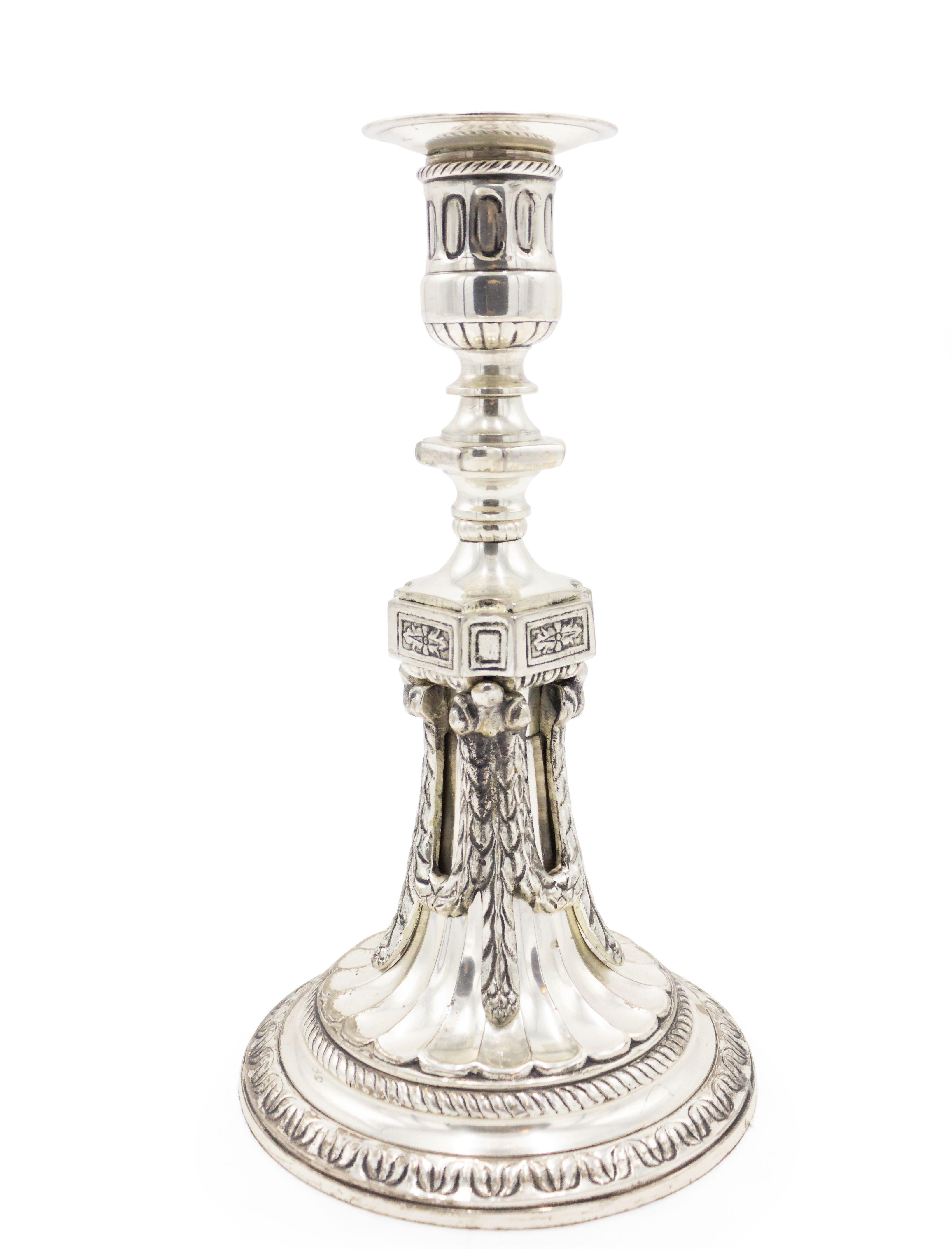 19. Jahrhundert Paar englische georgianische Kerzenleuchter aus Silberblech im Angebot 1
