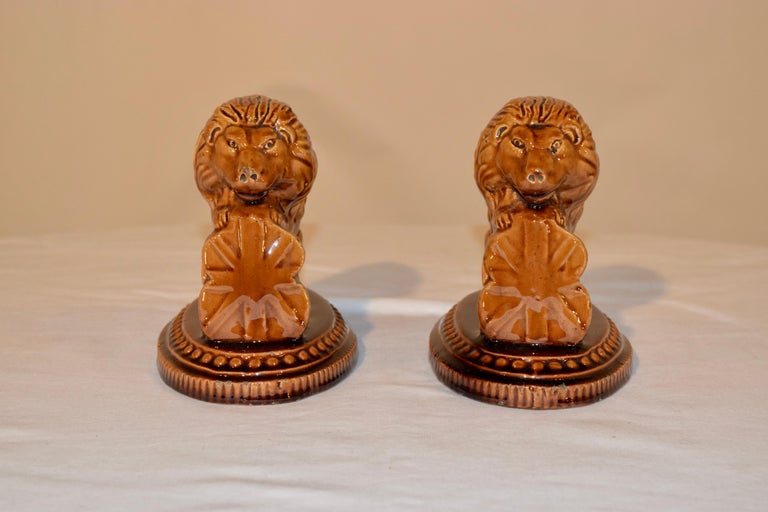 19th Century Pair of English Lion Figures For Sale at 1stDibs