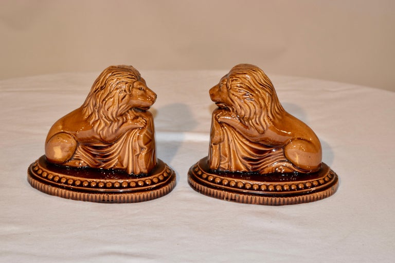 19th Century Pair of English Lion Figures For Sale at 1stDibs