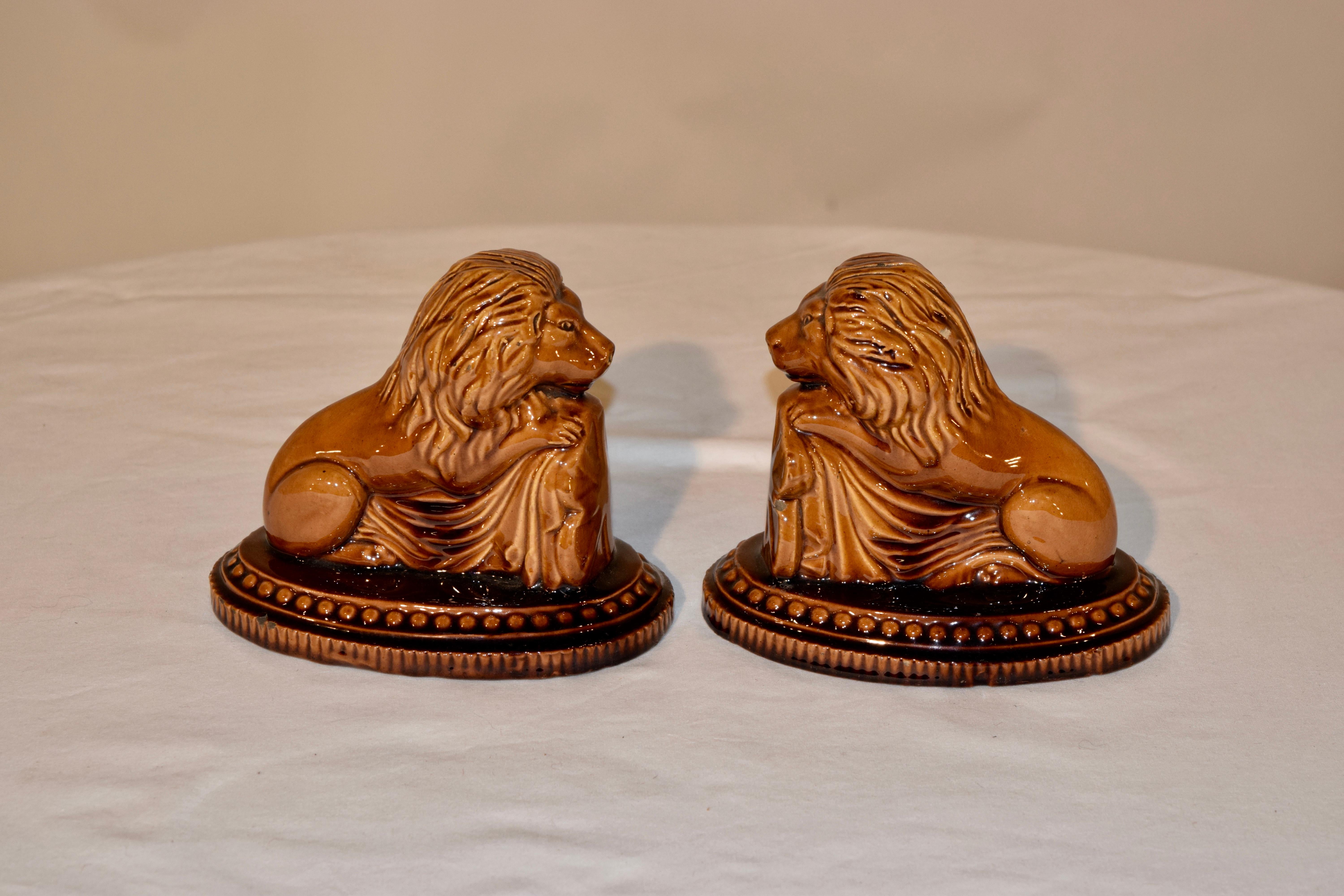 Victorian 19th Century Pair of English Lion Figures For Sale