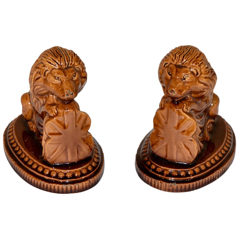 19th Century Pair of English Lion Figures For Sale at 1stDibs