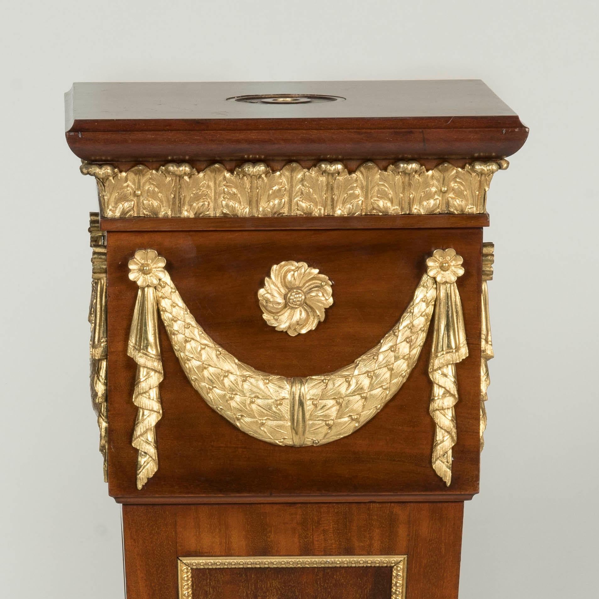 19th Century Pair of English Ormolu-Mounted Mahogany Pedestals by Trollope In Good Condition For Sale In London, GB