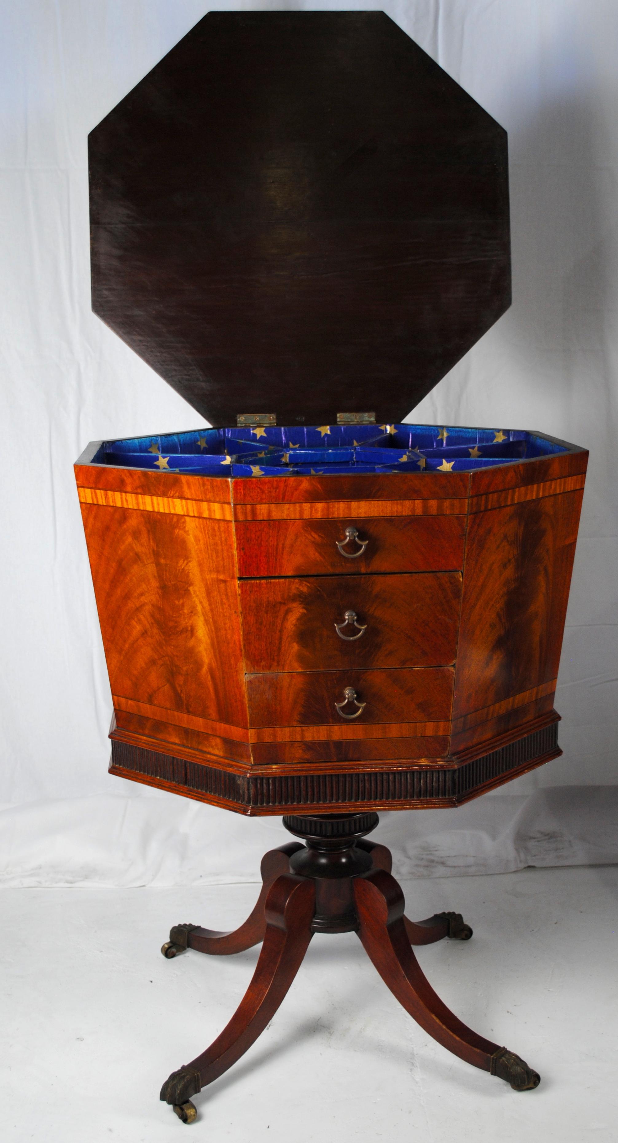 19th Century Pair of English Regency Hexagonal Sowing Box or Side Tables For Sale 2