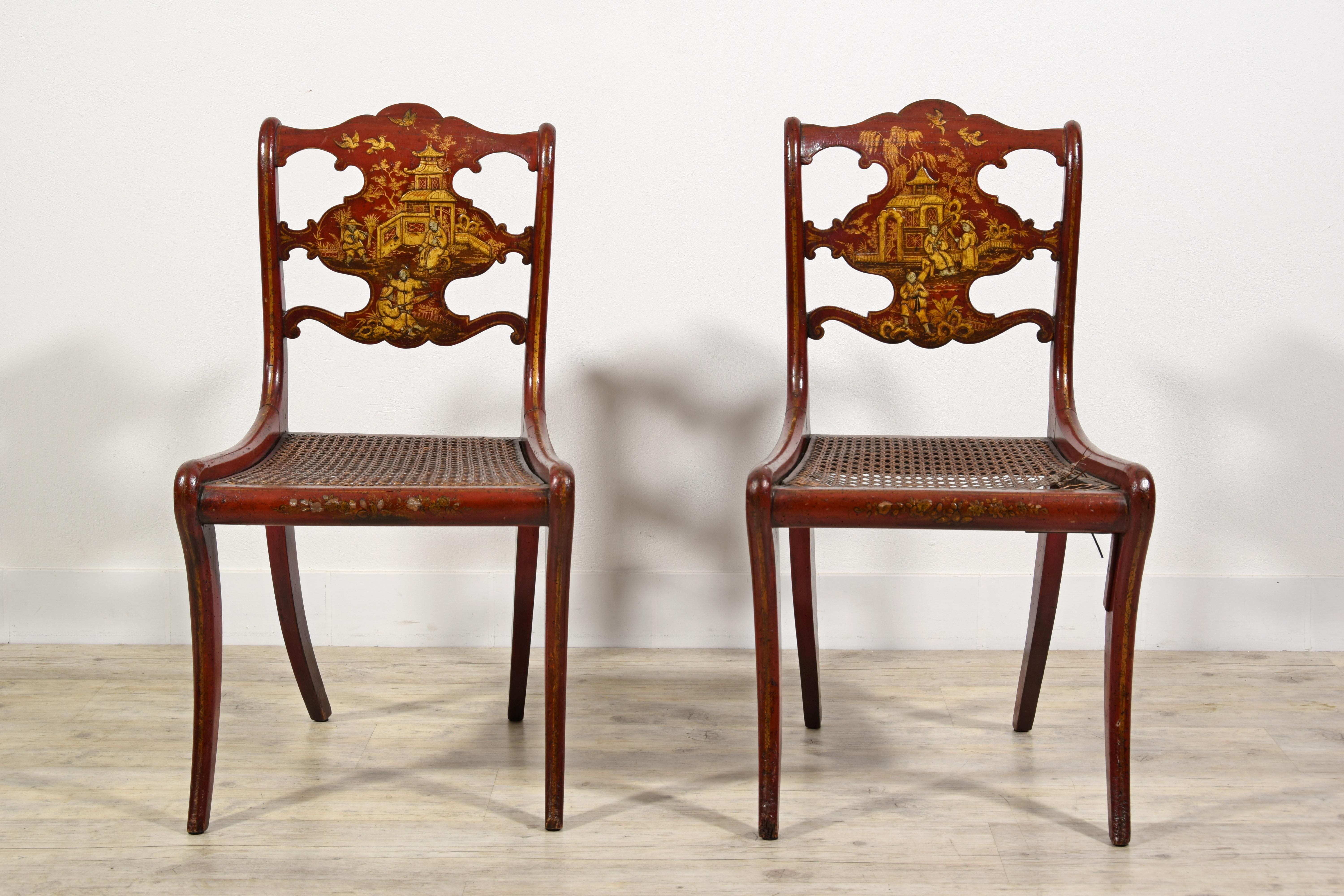 Anglais Paire de chaises anglaises Regency en bois laqué du 19ème siècle en vente