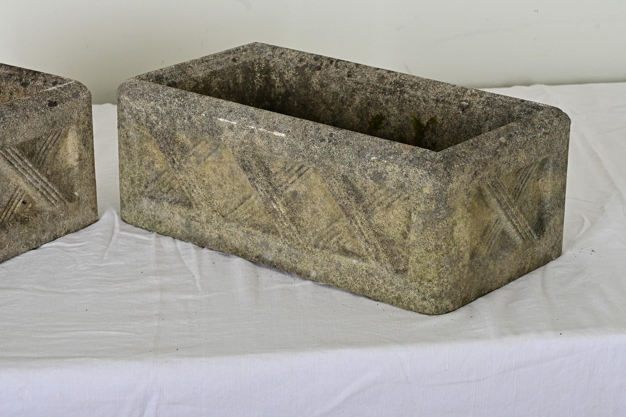 Coppia di fioriere in pietra inglesi del XIX secolo in vendita 3