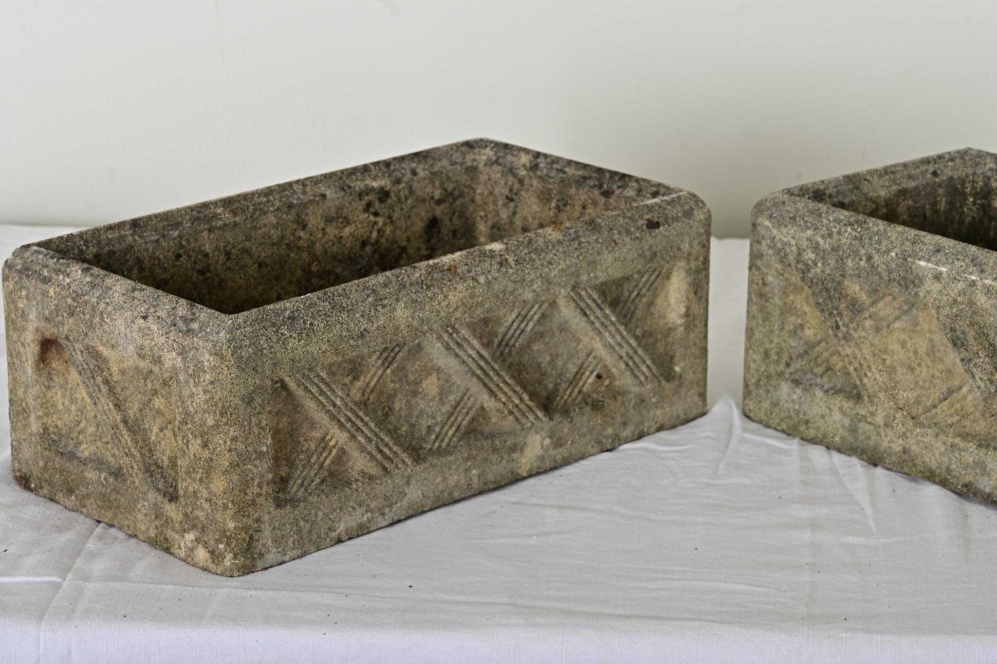 Coppia di fioriere in pietra inglesi del XIX secolo in vendita 4