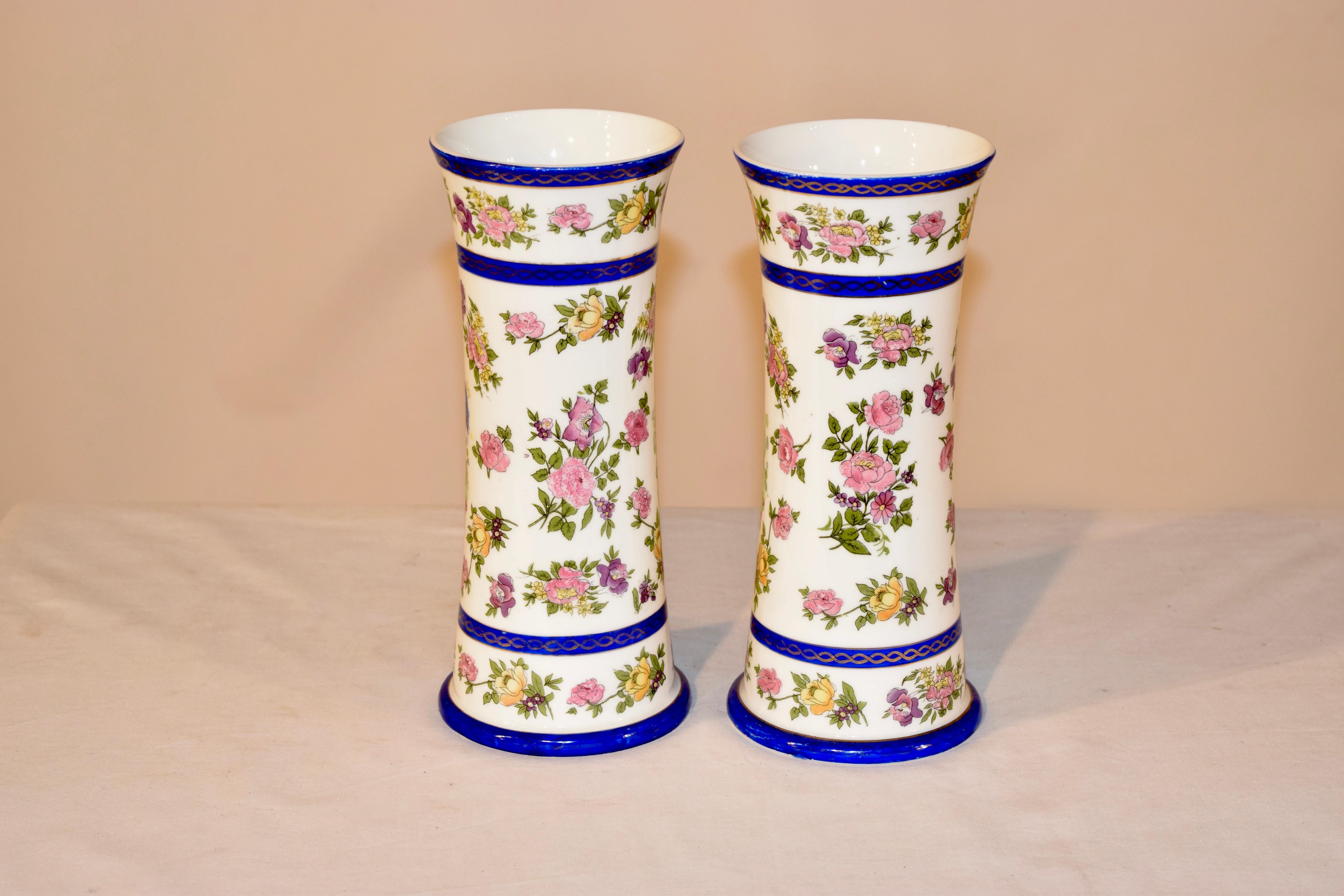 19th Century Pair of English Vases In Good Condition In High Point, NC