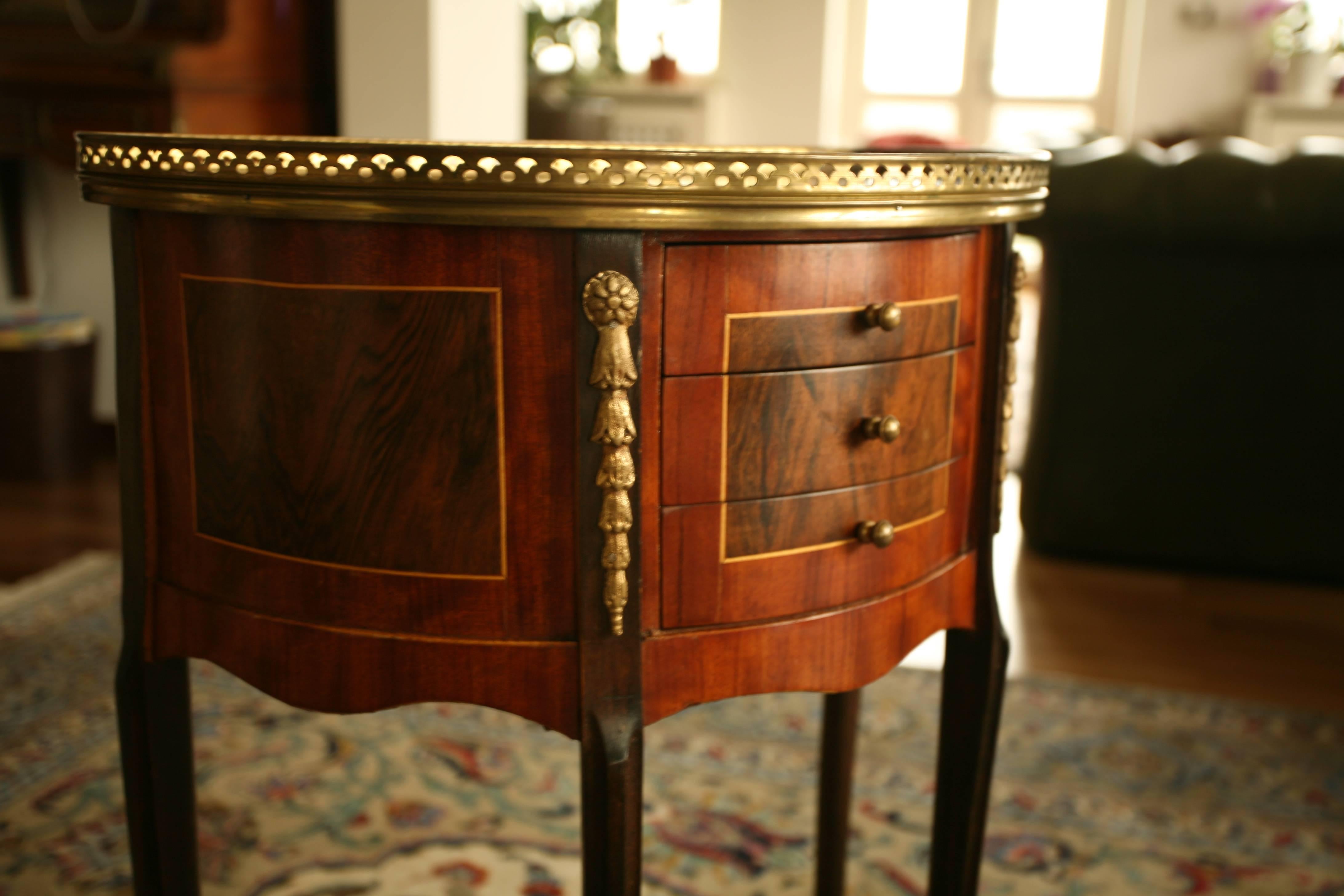 19th century pair of fine French demilune mahogany side tables in Louis XVI style.
France, circa 1860.