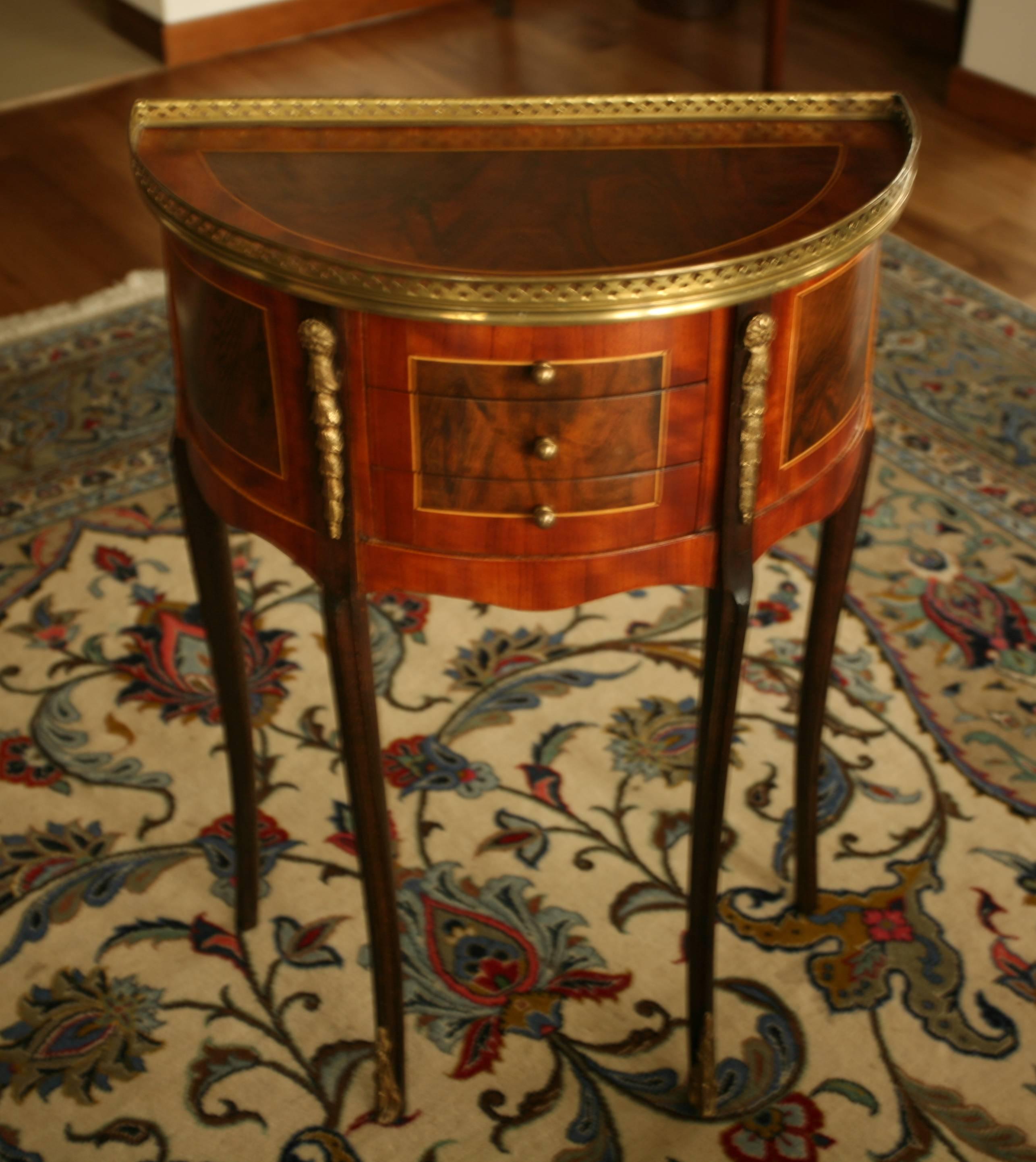 19th Century Pair of Fine French Demilune Mahogany Side Tables In Excellent Condition In Sofia, BG