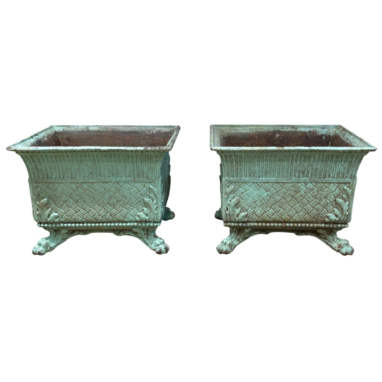 19th Century Pair of French Antique Cast Iron Planters In Good Condition For Sale In West Palm Beach, FL
