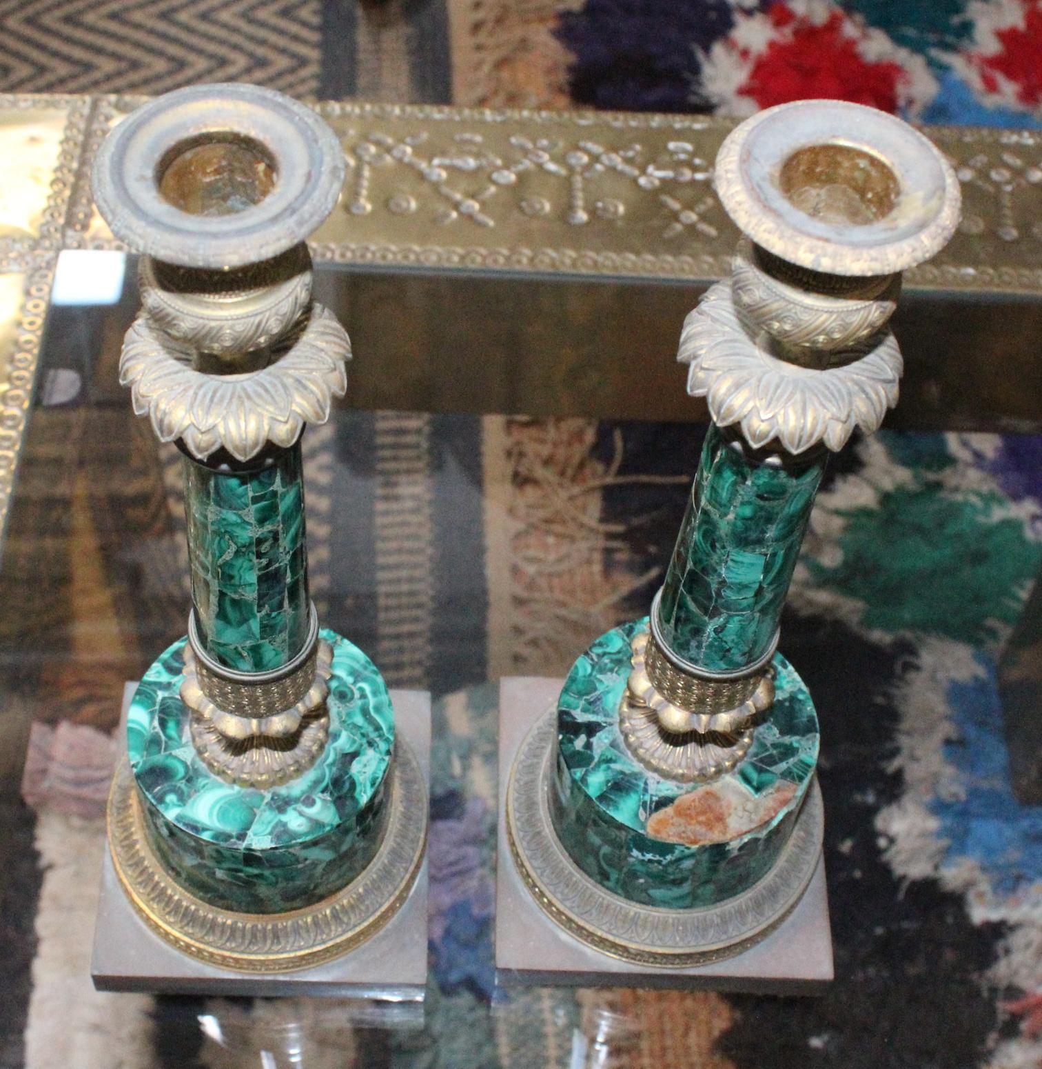 19th Century Pair of French Brass and Malacuite Candleholders In Distressed Condition In Marbella, ES