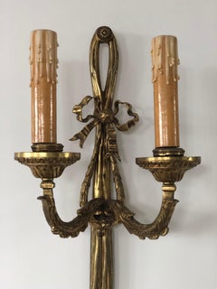 Coppia di applique a due luci in bronzo del XIX secolo in stile Luigi XVI