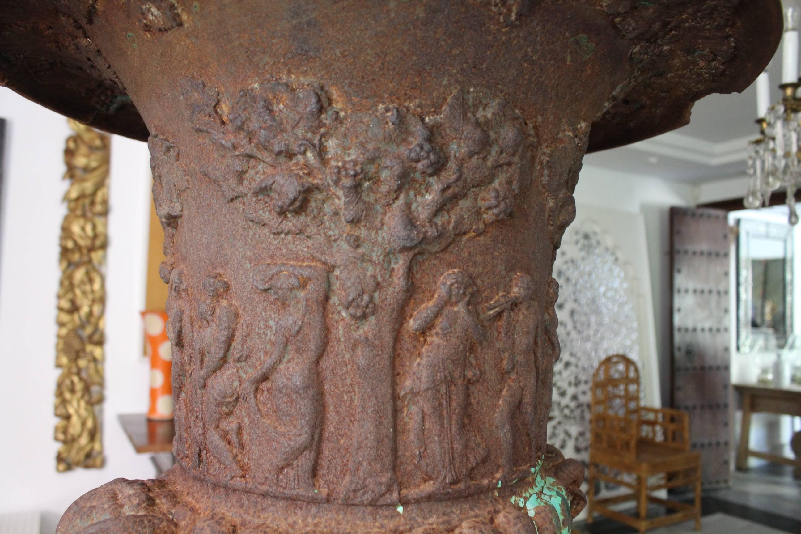 19th Century Pair of French Cast iron Planters In Good Condition In Marbella, ES