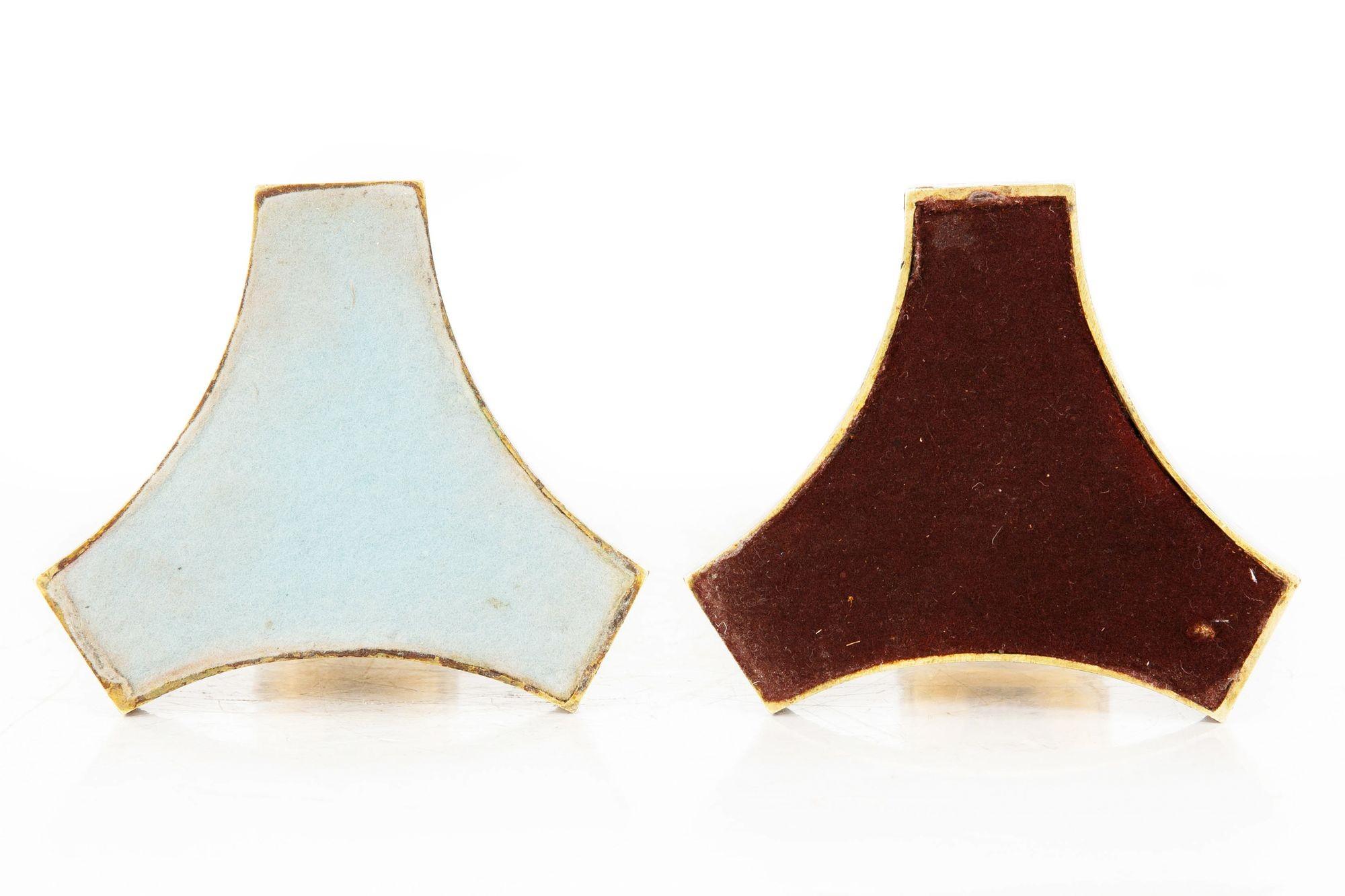 Coppia di candelieri francesi Charles X del XIX secolo in bronzo dorato e patinato in vendita 7