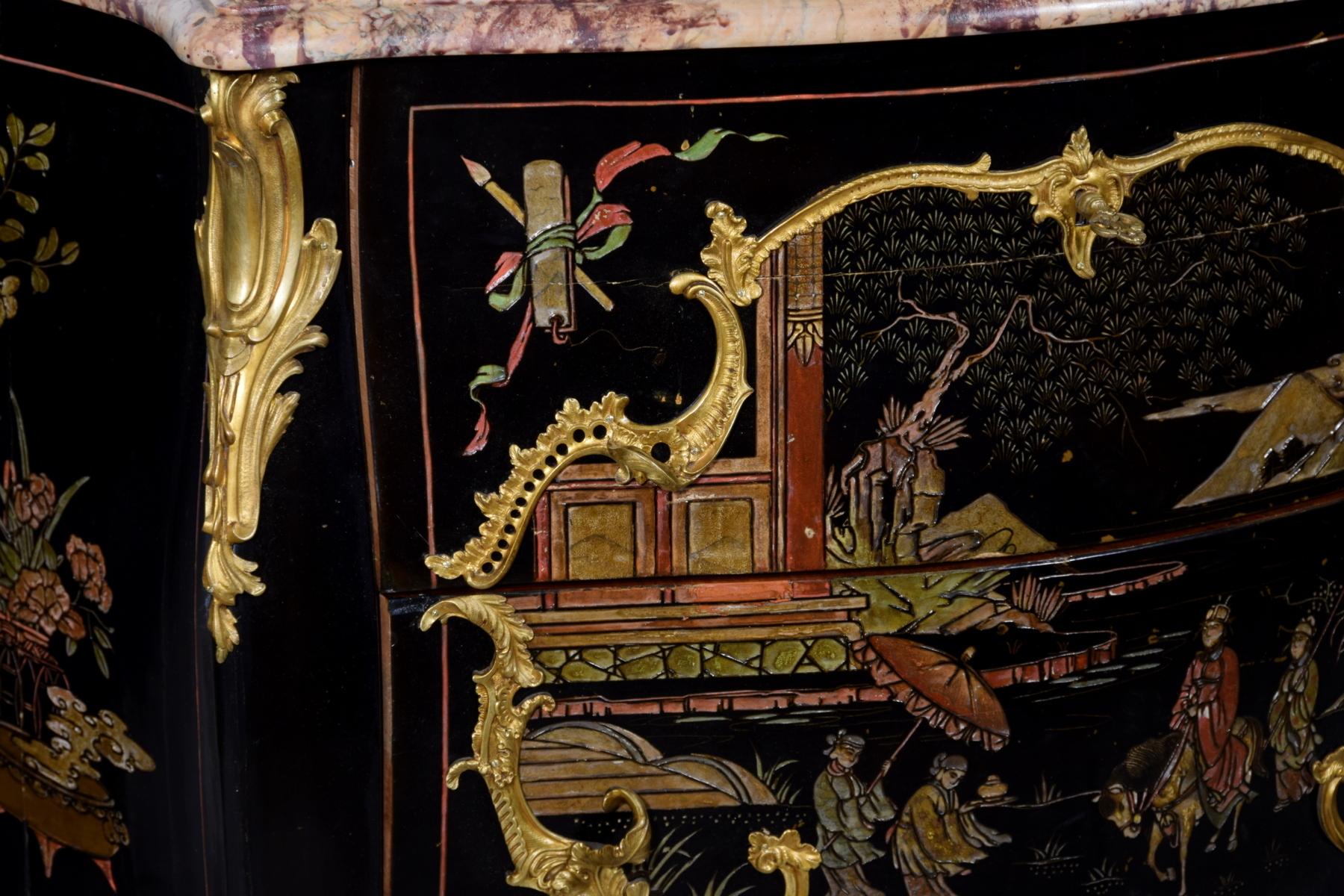 19th Century, Pair of French Chinoiserie Lacquered Commodes with Marble Top 5