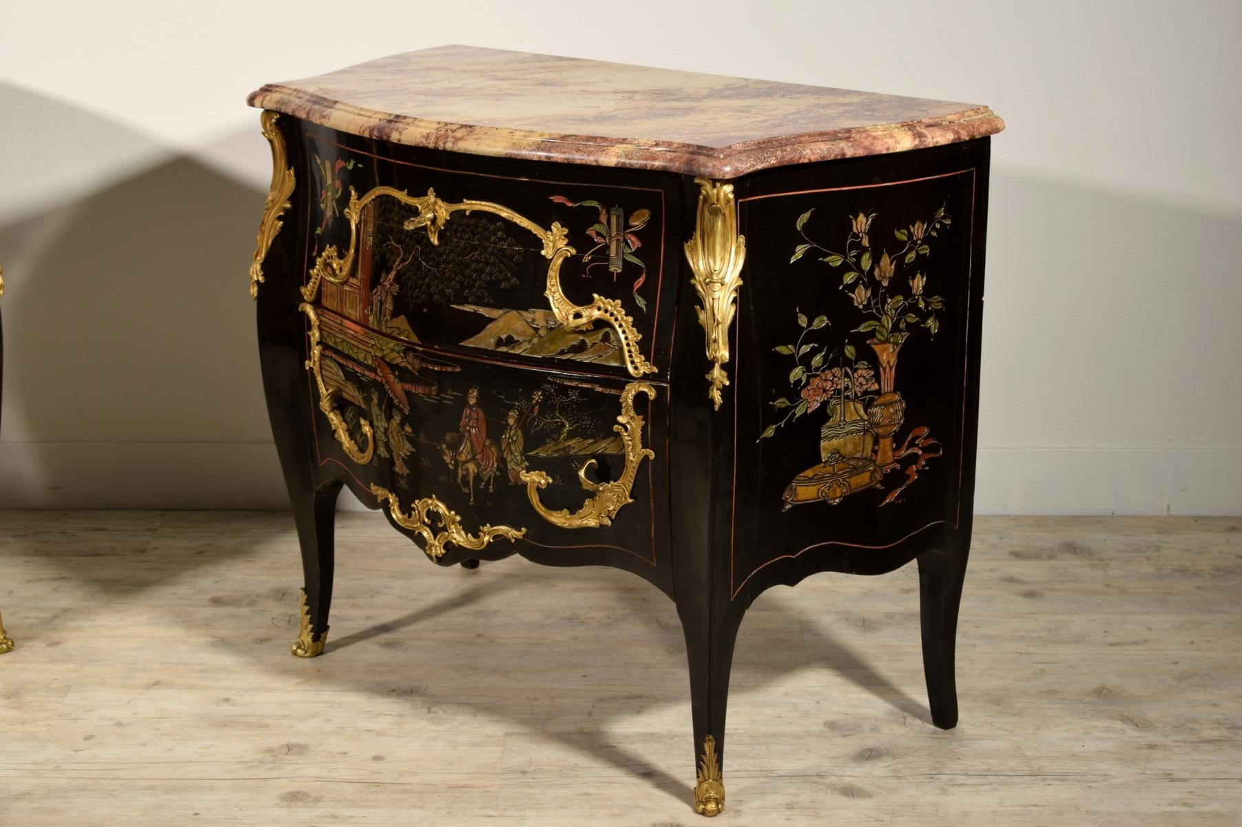 19th Century, Pair of French Chinoiserie Lacquered Commodes with Marble Top 9