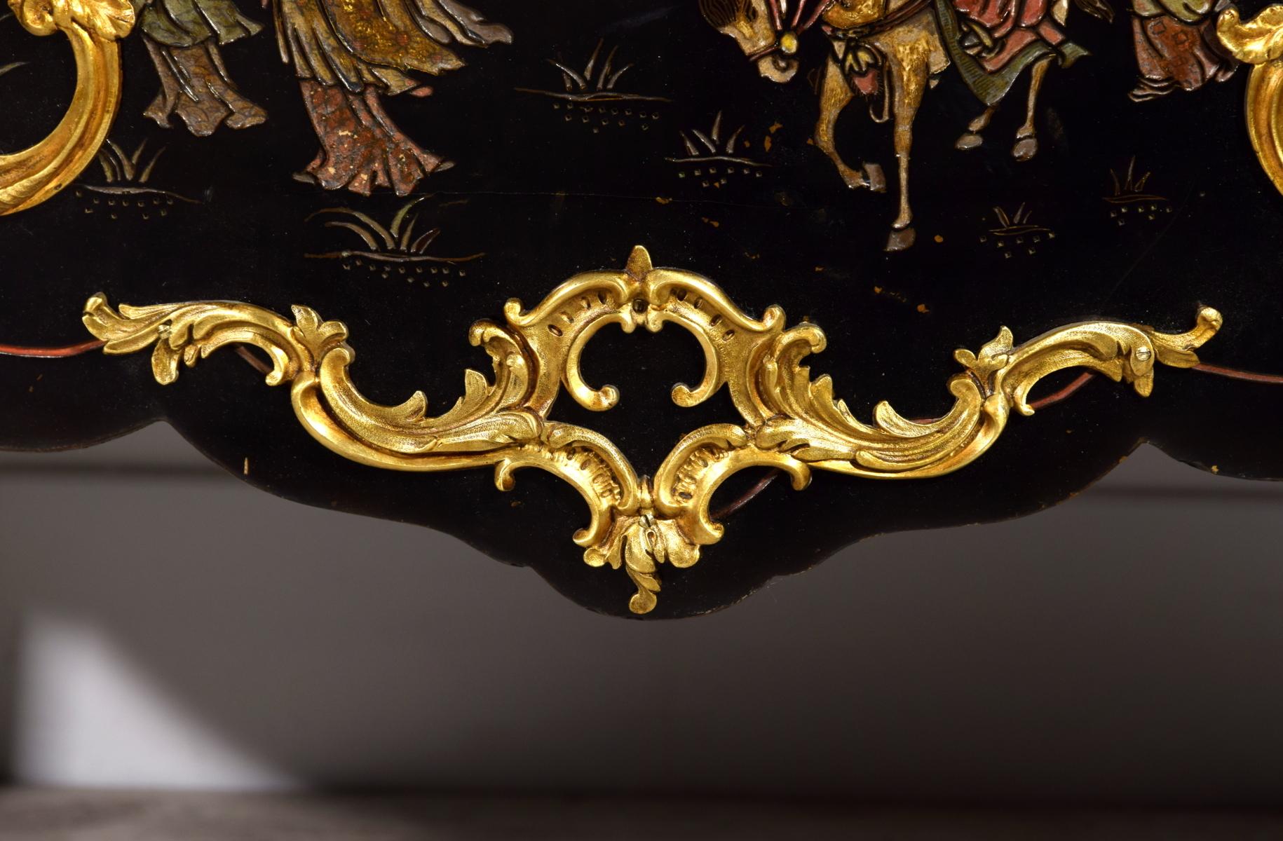 19th Century, Pair of French Chinoiserie Lacquered Commodes with Marble Top 13