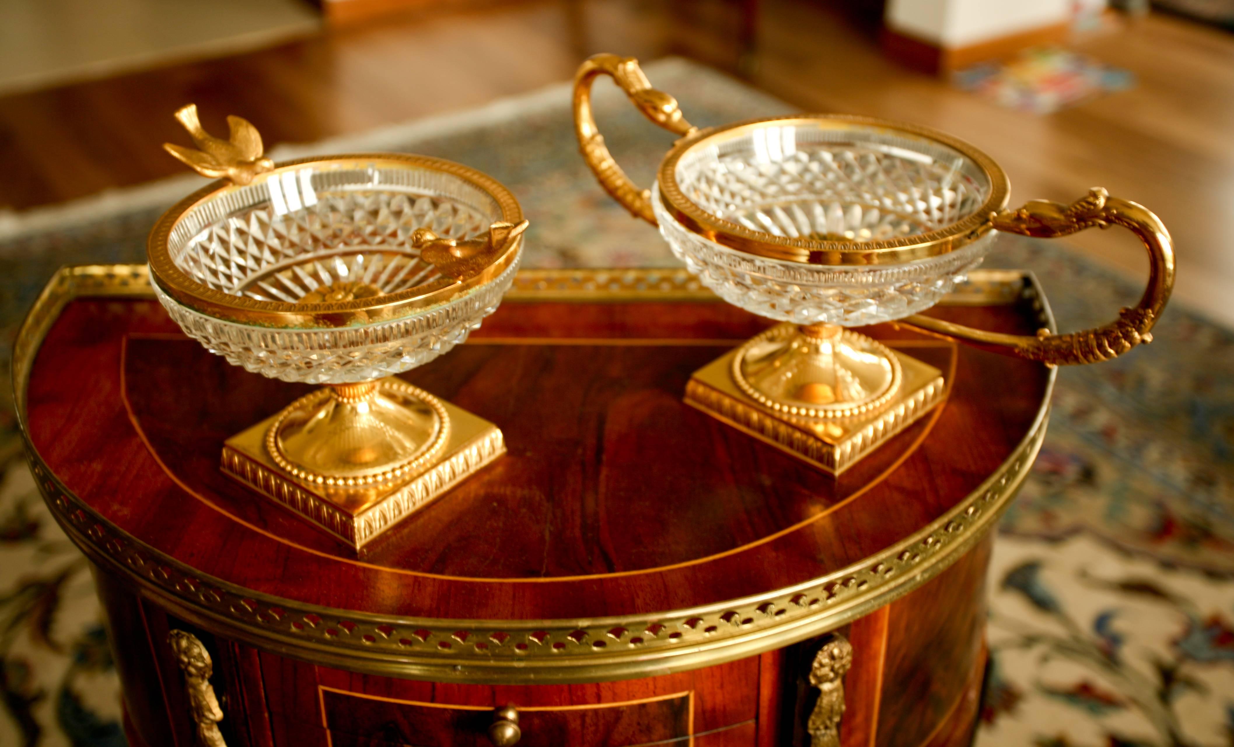 Wonderful pair of French circle crystal bowls in Empire style with gilded brass frames,
France, circa 1890.