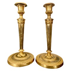 Coppia di candelieri impero francesi del XIX secolo in ottone dorato