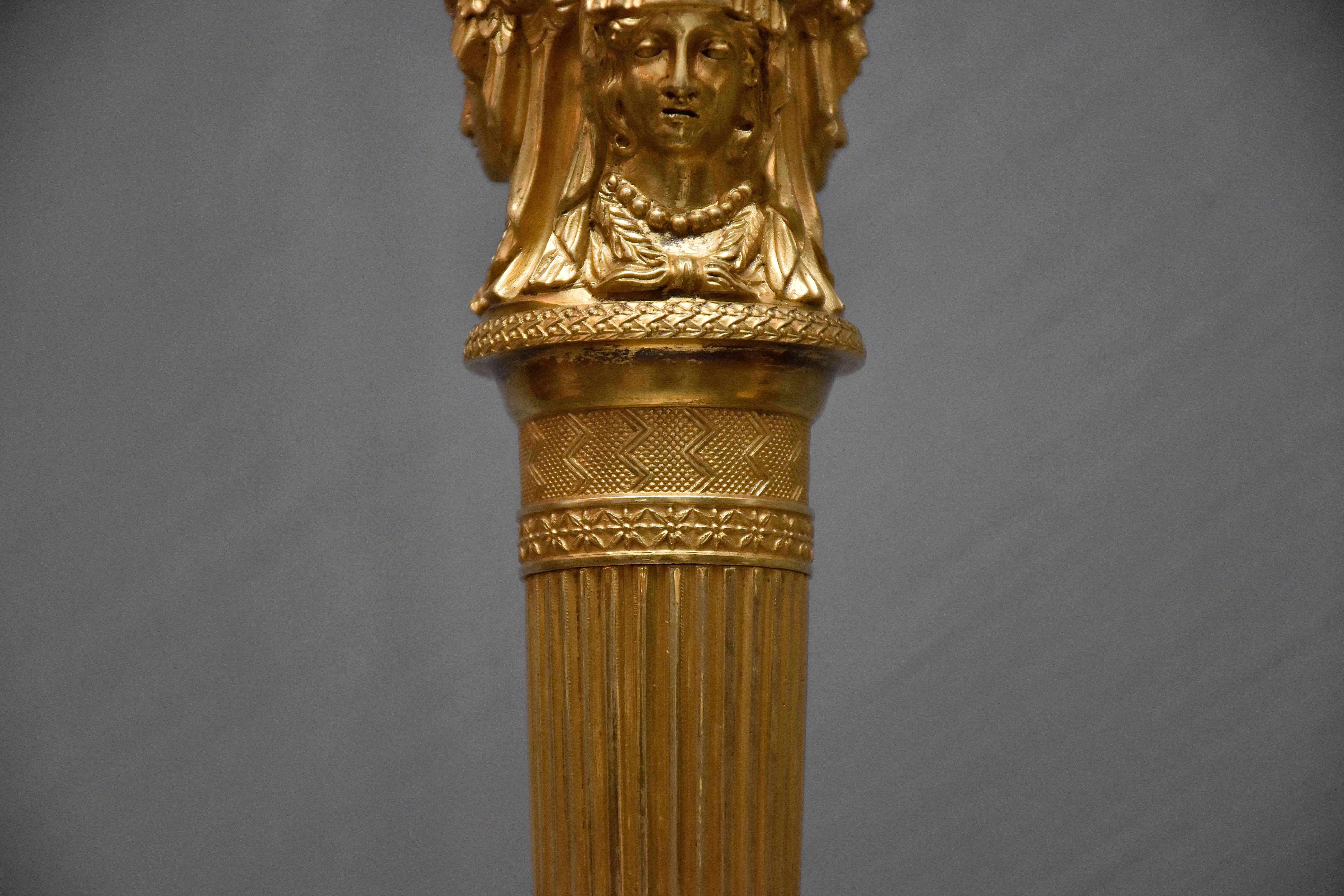 Coppia di candelabri francesi Impero in ormolu del XIX secolo In condizioni buone in vendita a SON EN BREUGEL, NL