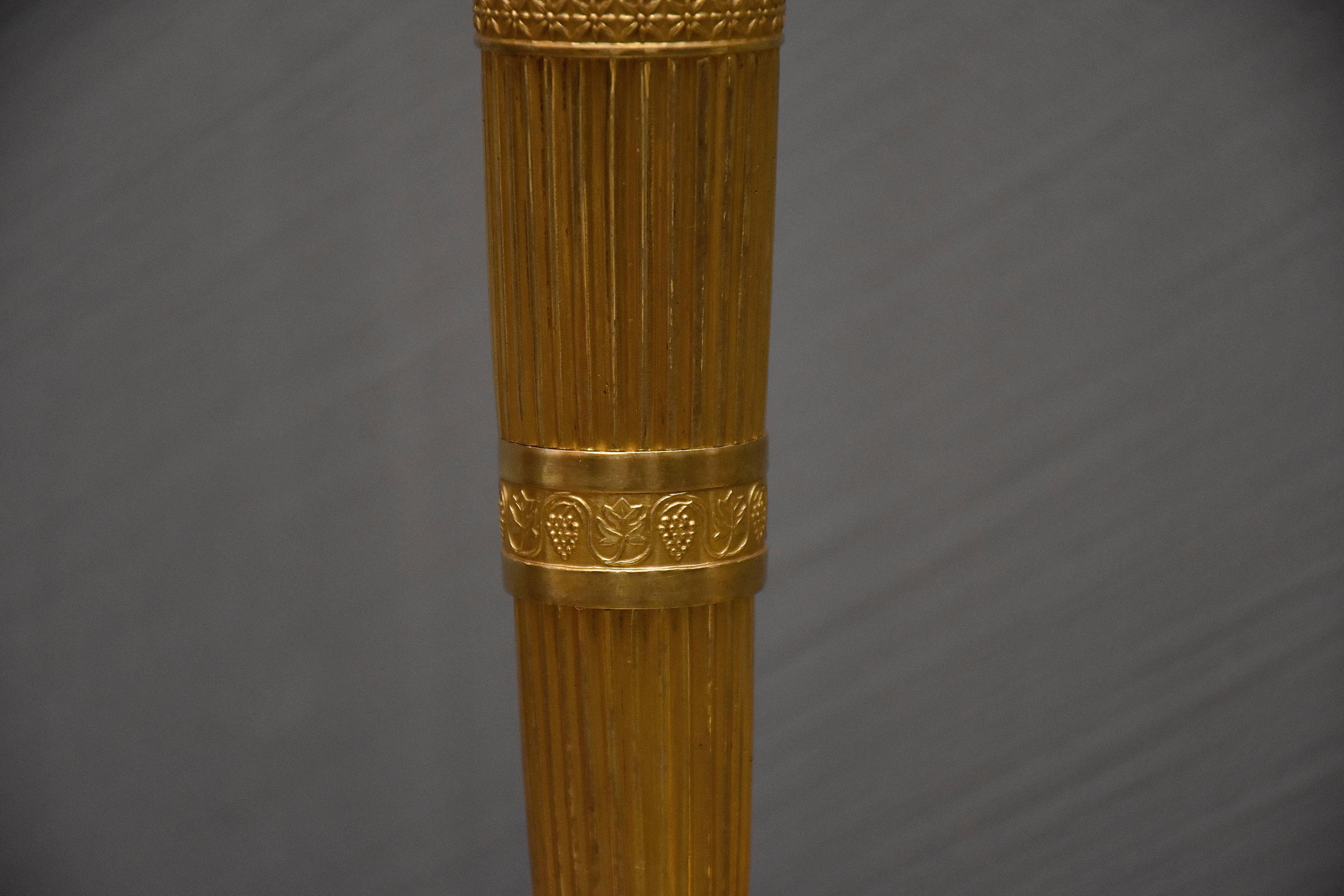 Bronzo Coppia di candelabri francesi Impero in ormolu del XIX secolo in vendita