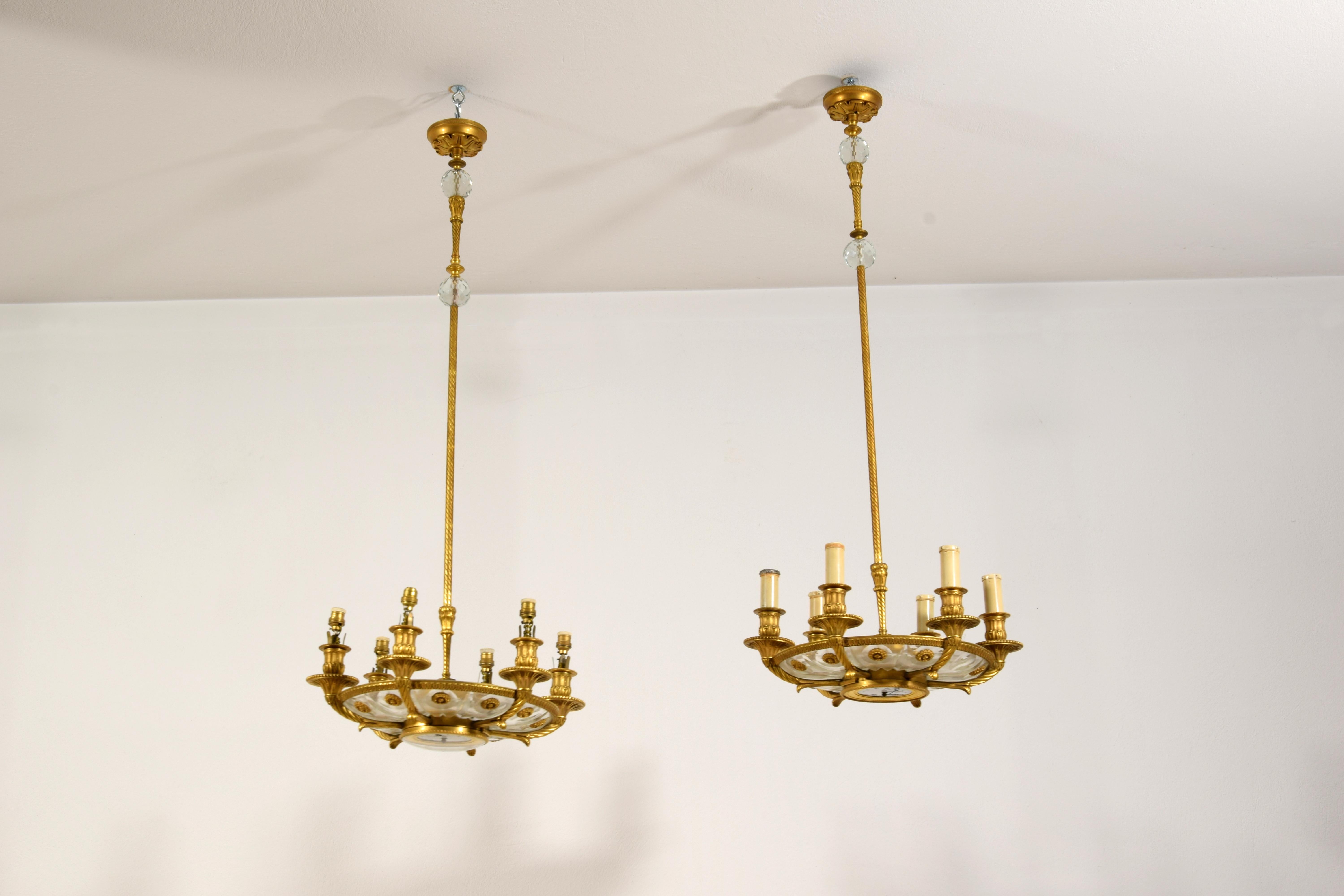 XIX secolo, Coppia di lampadari francesi a sei luci in bronzo dorato in vendita 6