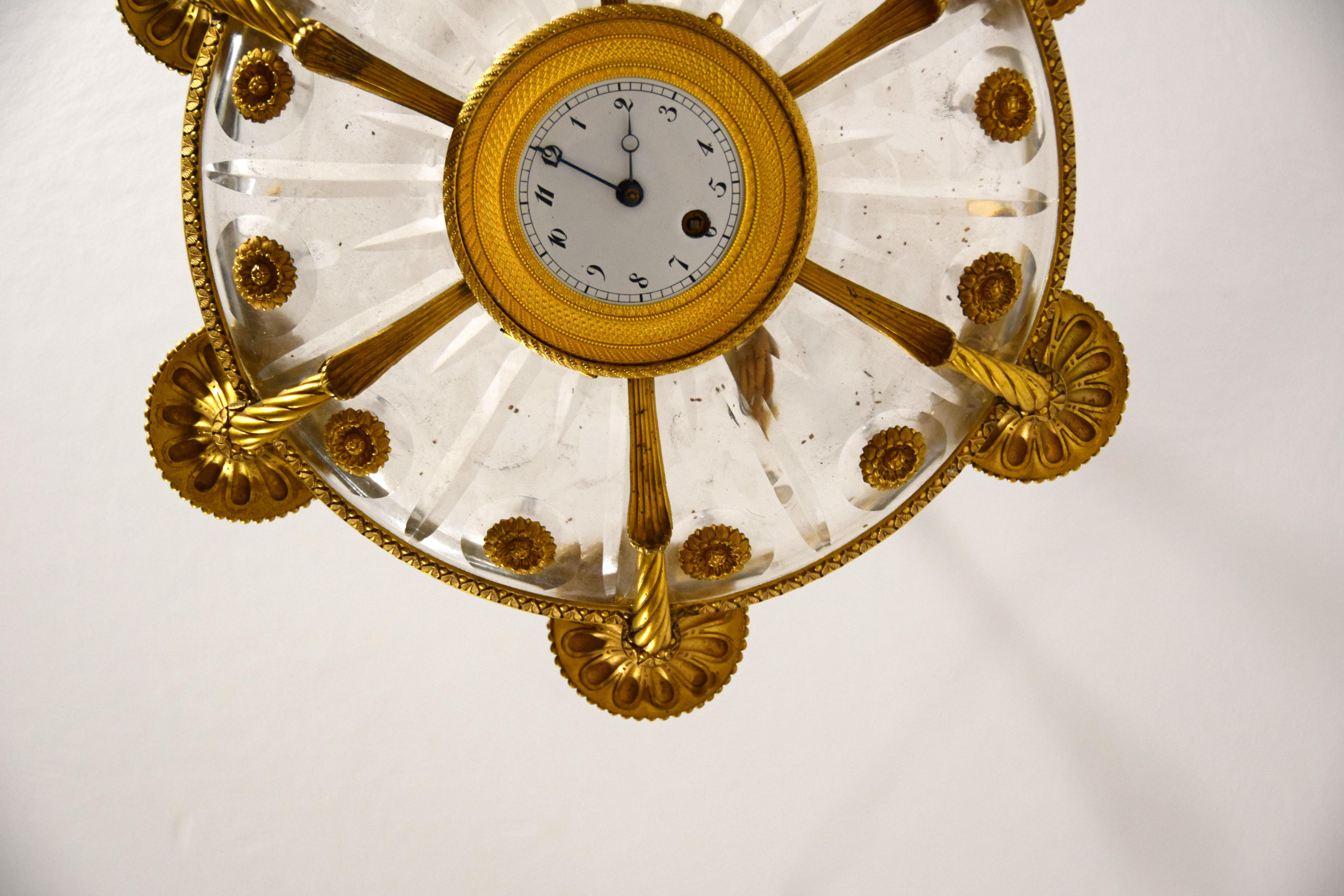 XIX secolo, Coppia di lampadari francesi a sei luci in bronzo dorato in vendita 11
