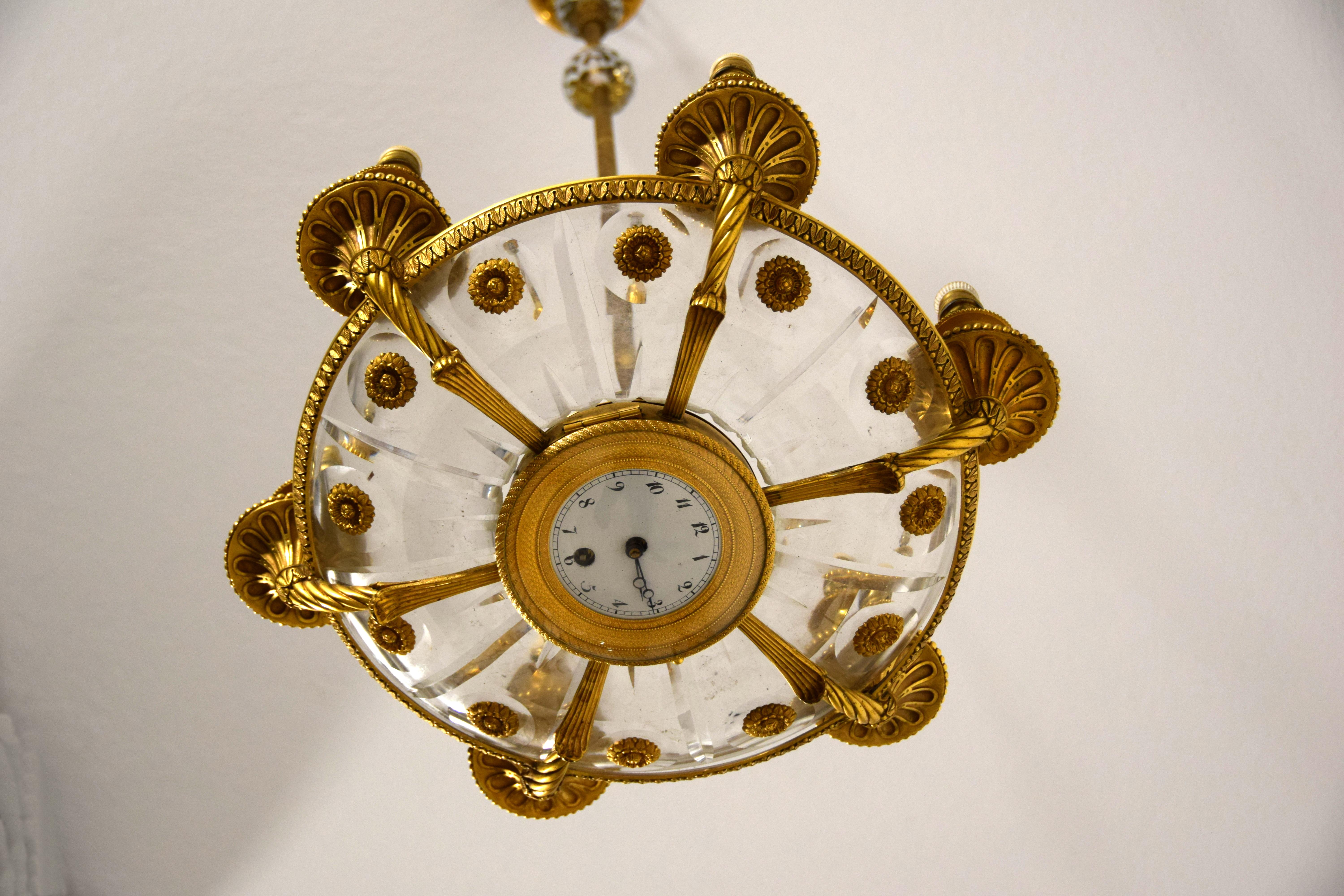 Bronzo XIX secolo, Coppia di lampadari francesi a sei luci in bronzo dorato in vendita